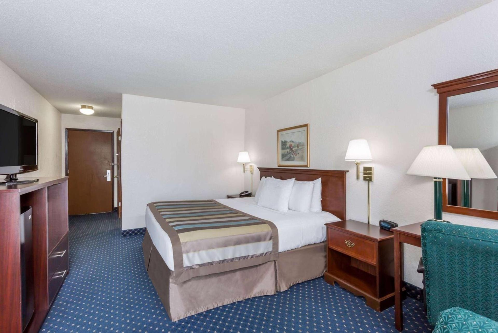 Best Western Greensboro Coliseum Inn photo 14
