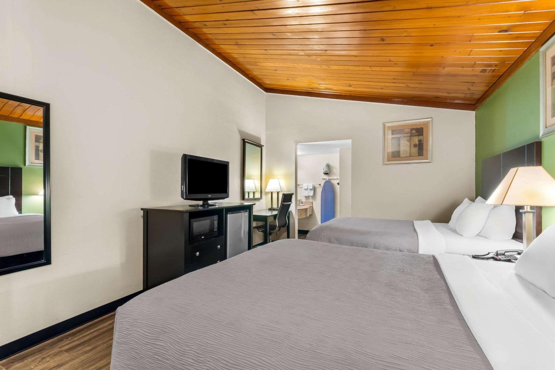 Quality Inn Tullahoma photo 18