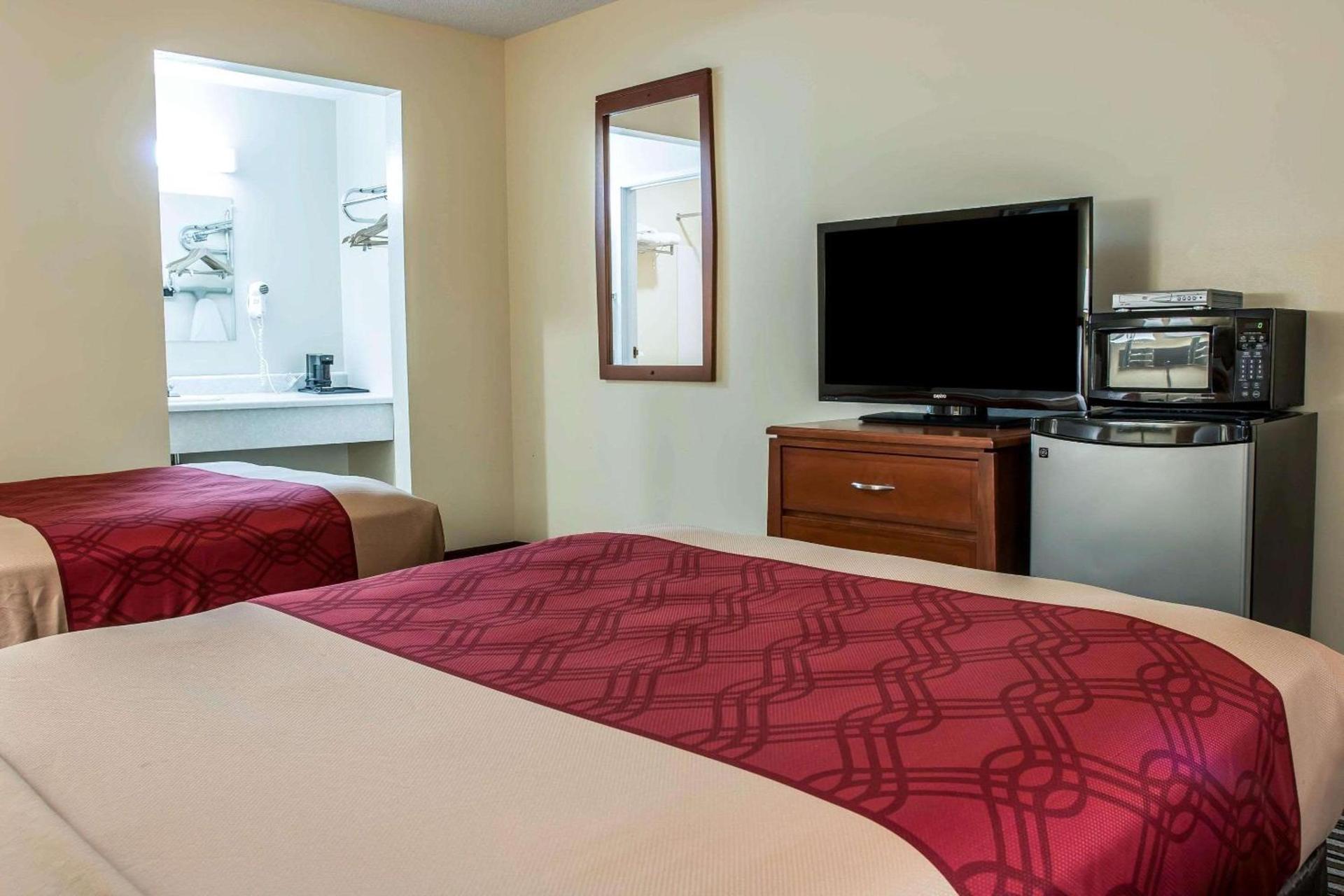 Econo Lodge Paw Paw photo 19