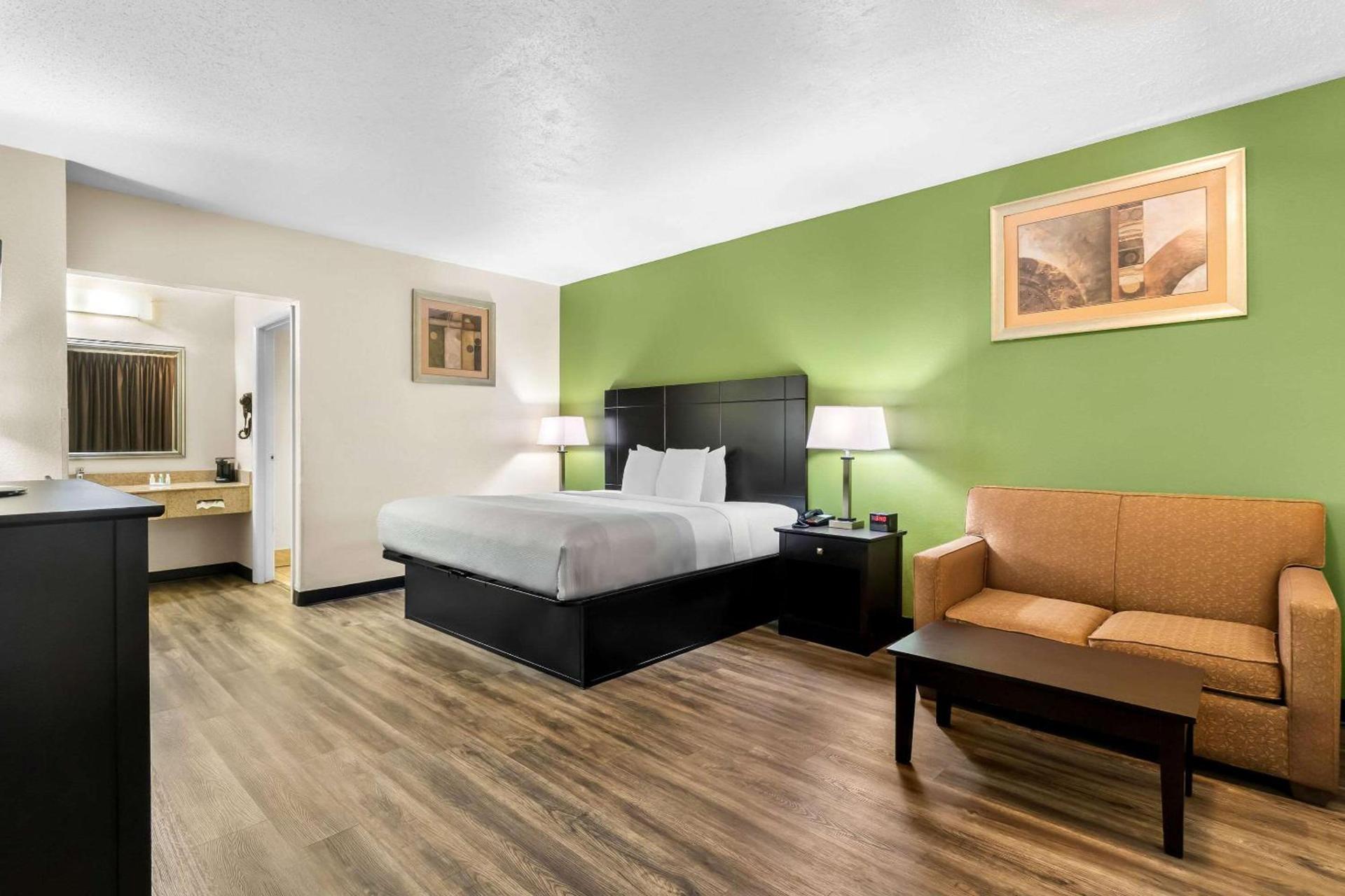 Quality Inn Tullahoma photo 29