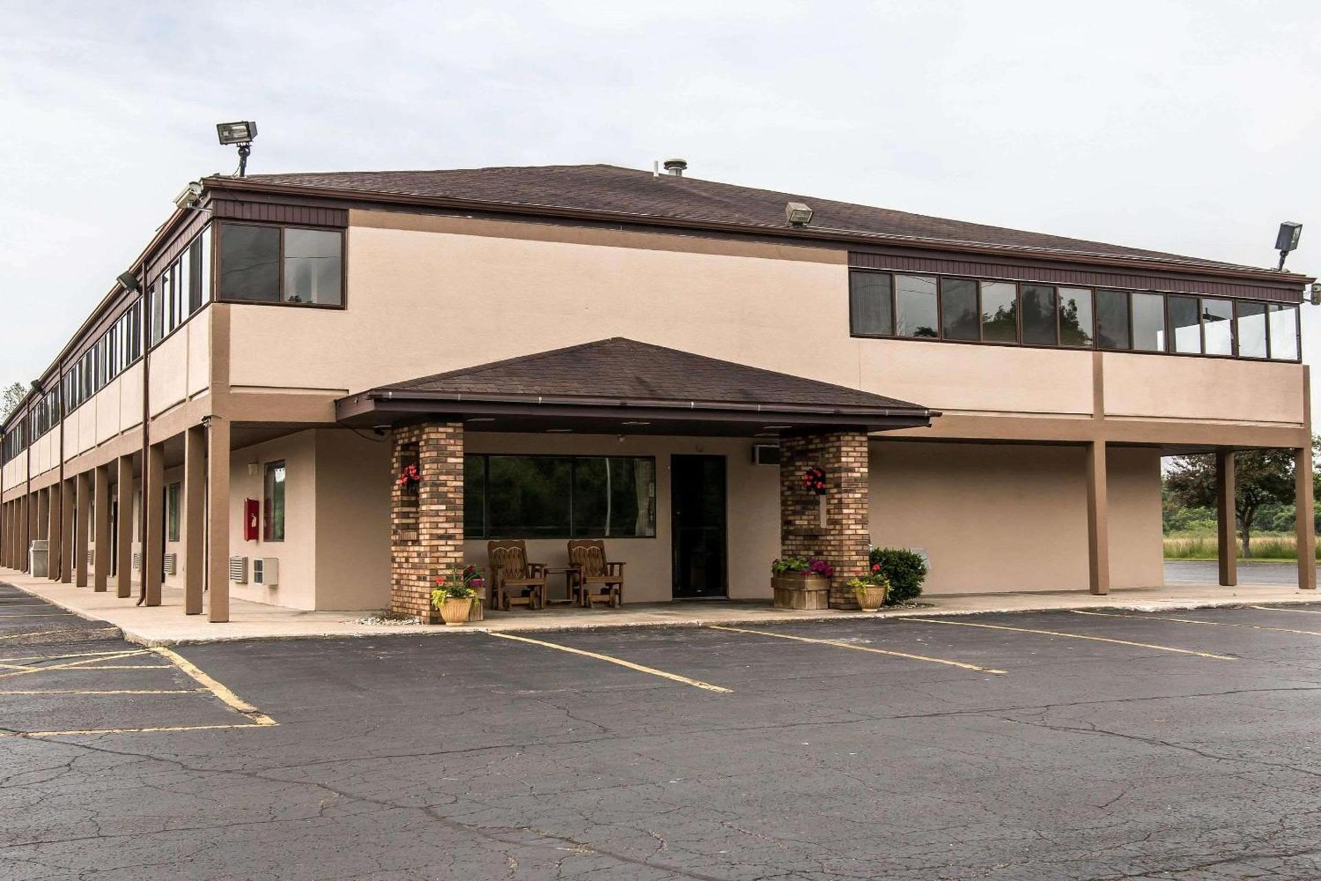 Econo Lodge Paw Paw photo 3