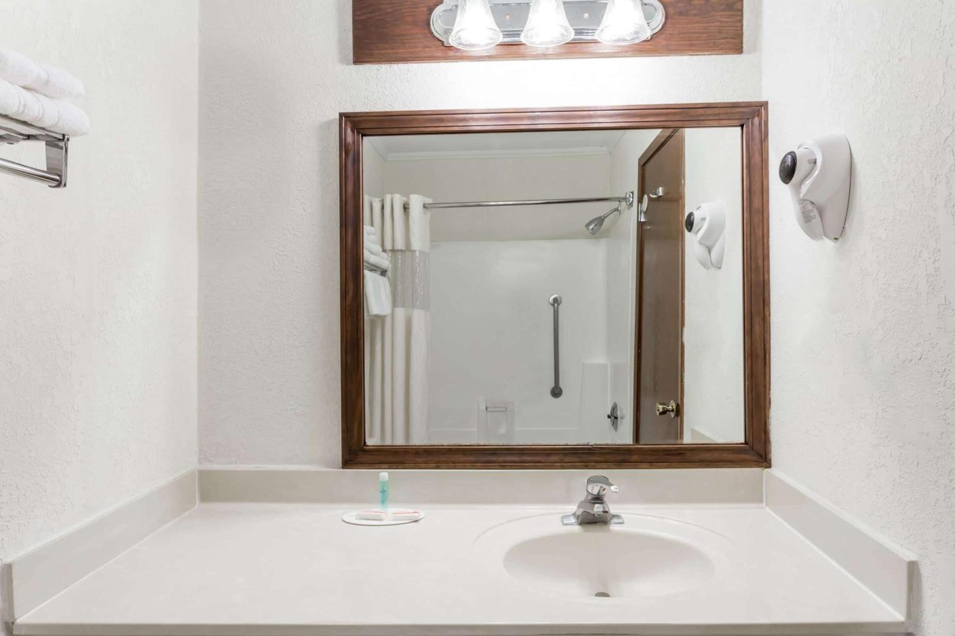 Best Western Greensboro Coliseum Inn photo 9