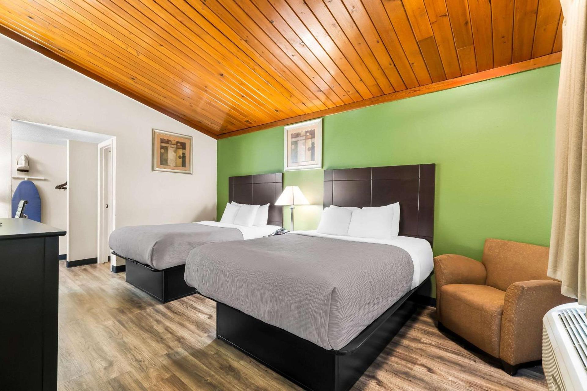 Quality Inn Tullahoma photo 17