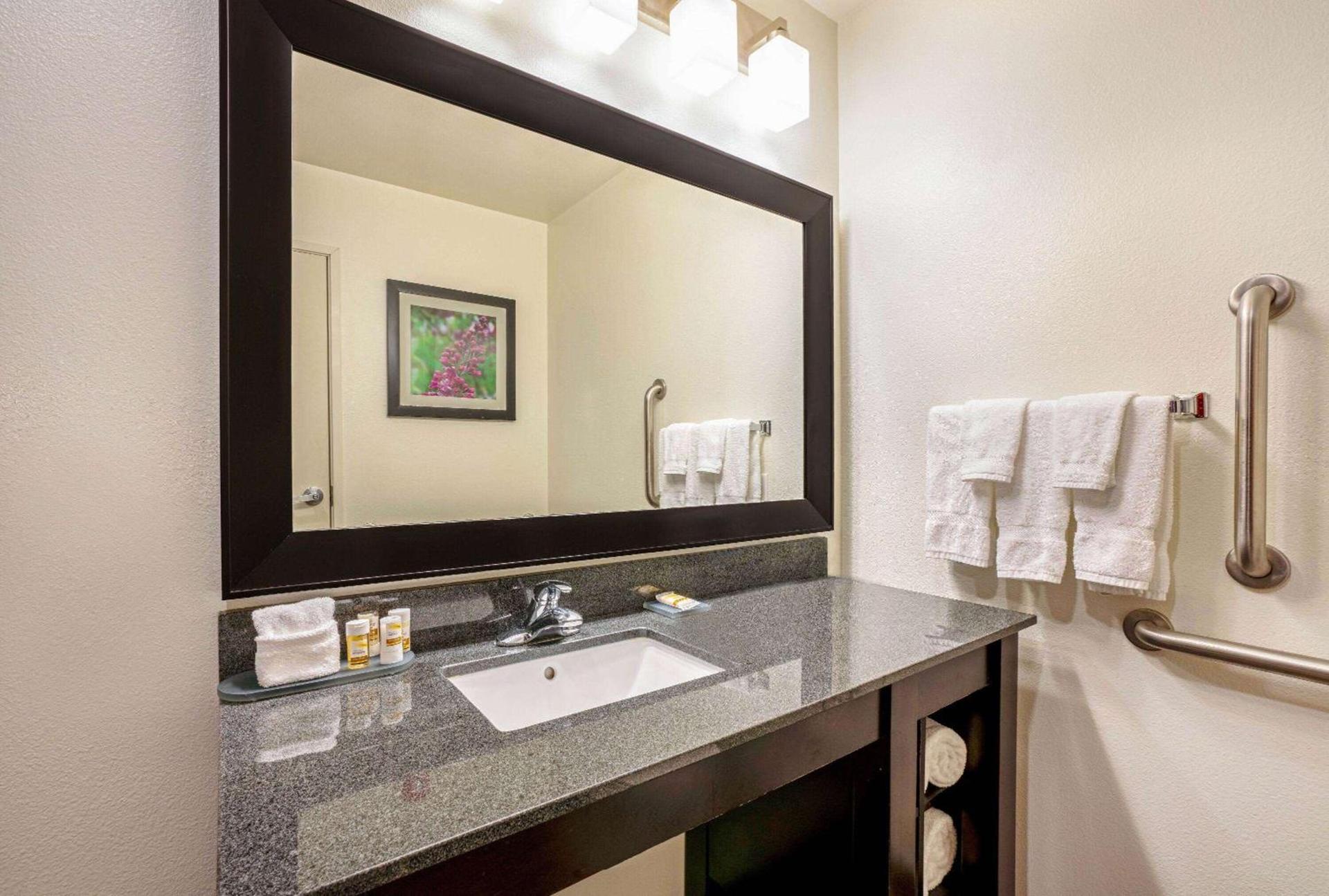 La Quinta by Wyndham Tumwater - Olympia photo 23