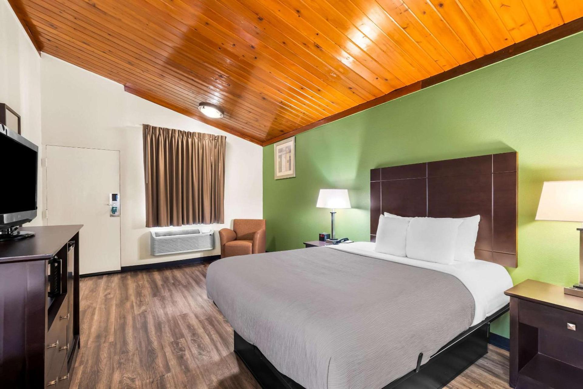 Quality Inn Tullahoma photo 12
