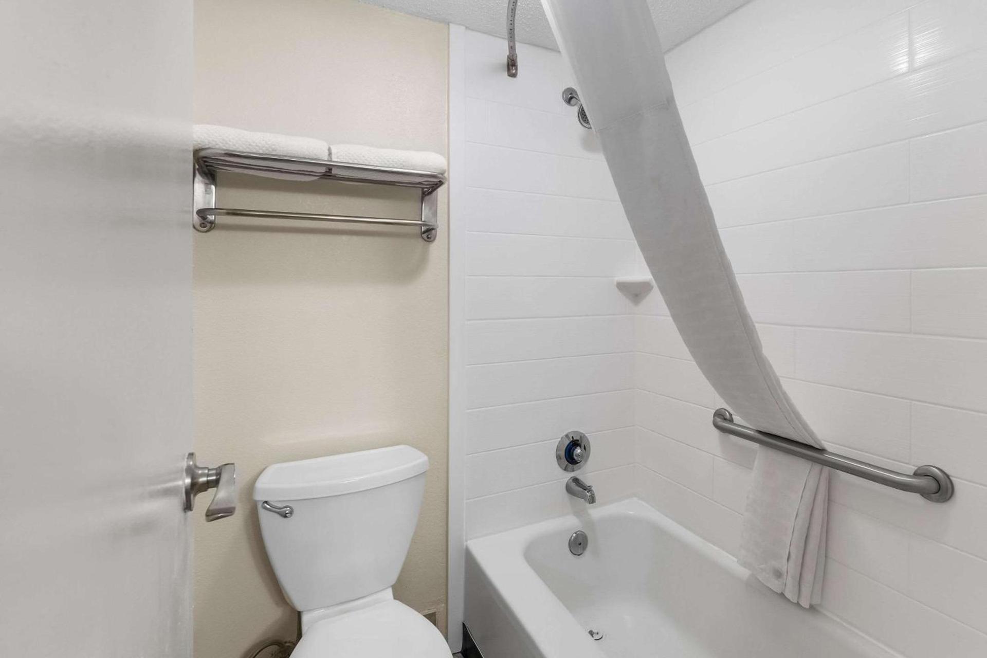 Quality Inn Tullahoma photo 28