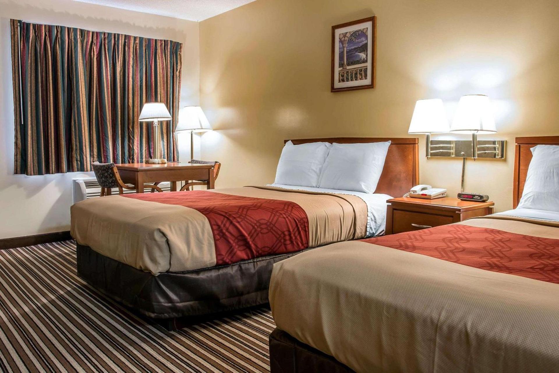 Econo Lodge Paw Paw photo 14