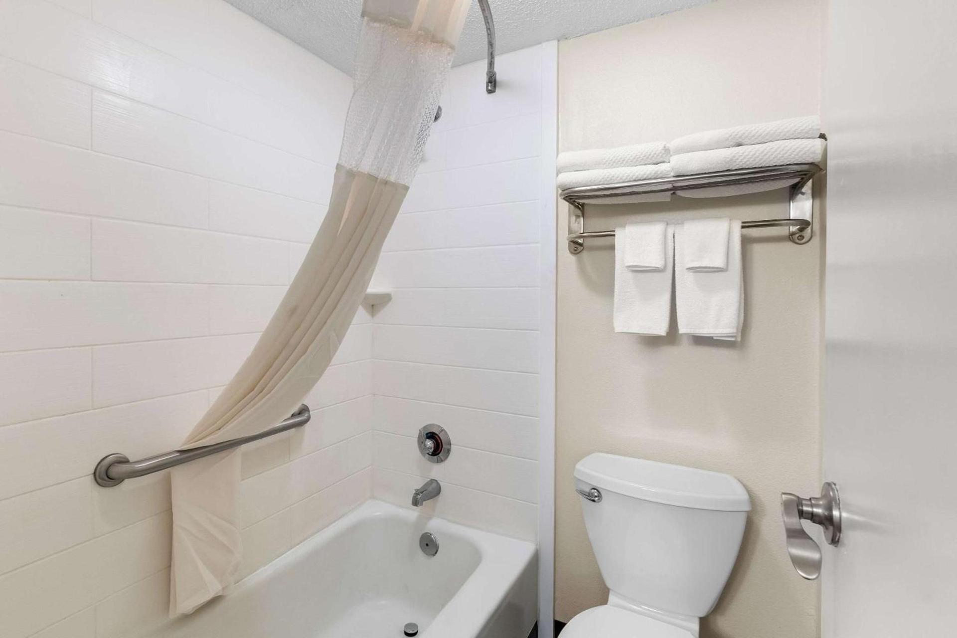 Quality Inn Tullahoma photo 24
