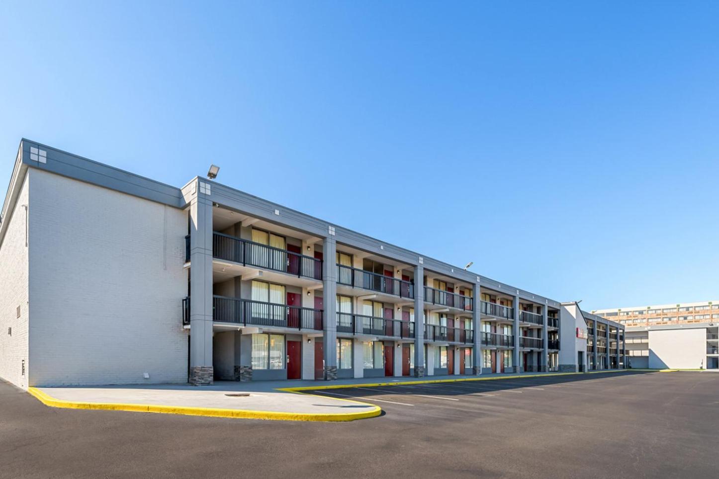 HomeTowne Studios by Red Roof Richmond - Airport Sandston photo 2