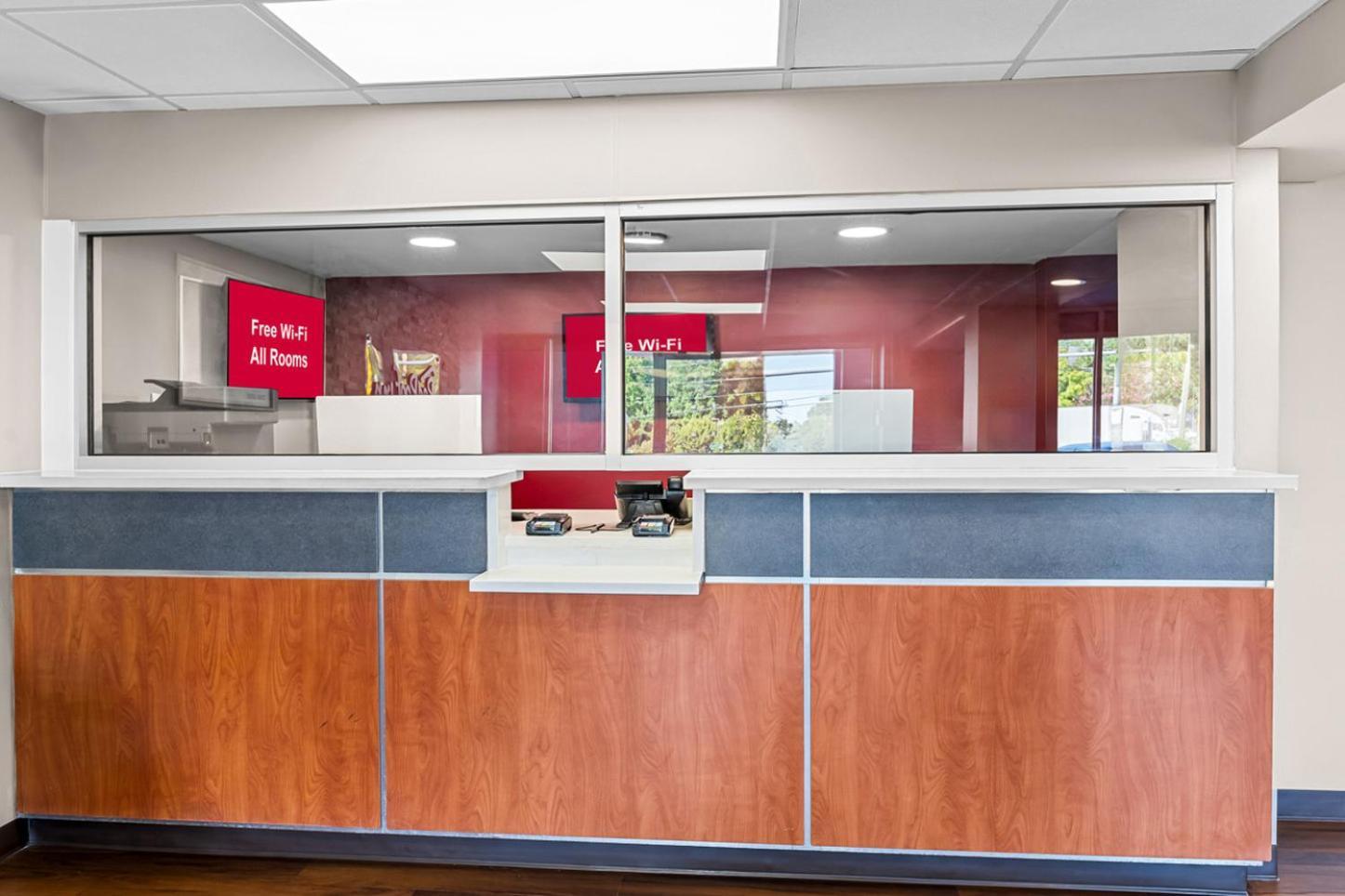 HomeTowne Studios by Red Roof Richmond - Airport Sandston photo 3