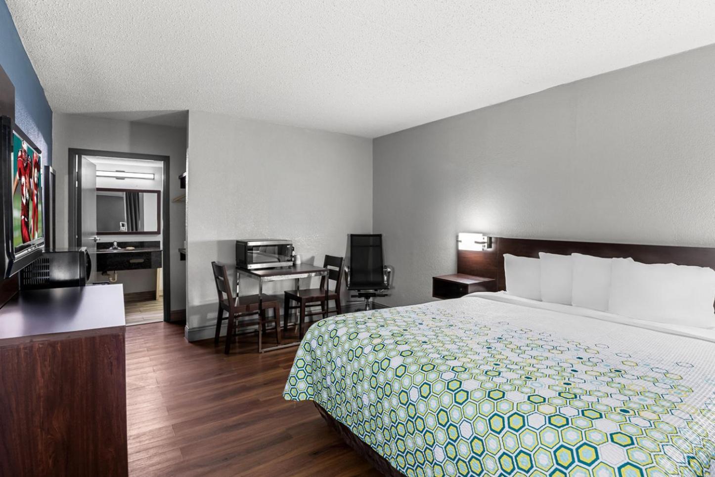 HomeTowne Studios by Red Roof Richmond - Airport Sandston photo 10