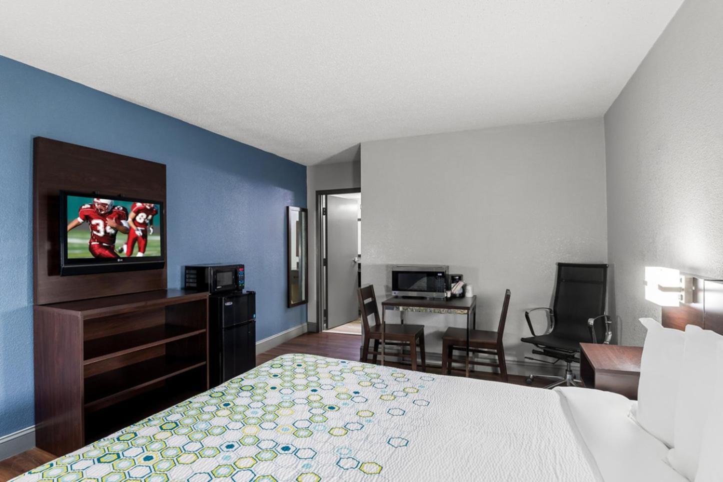 HomeTowne Studios by Red Roof Richmond - Airport Sandston photo 11