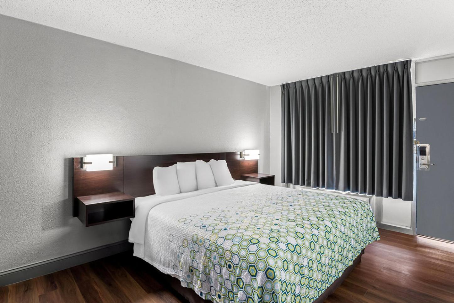 HomeTowne Studios by Red Roof Richmond - Airport Sandston photo 12