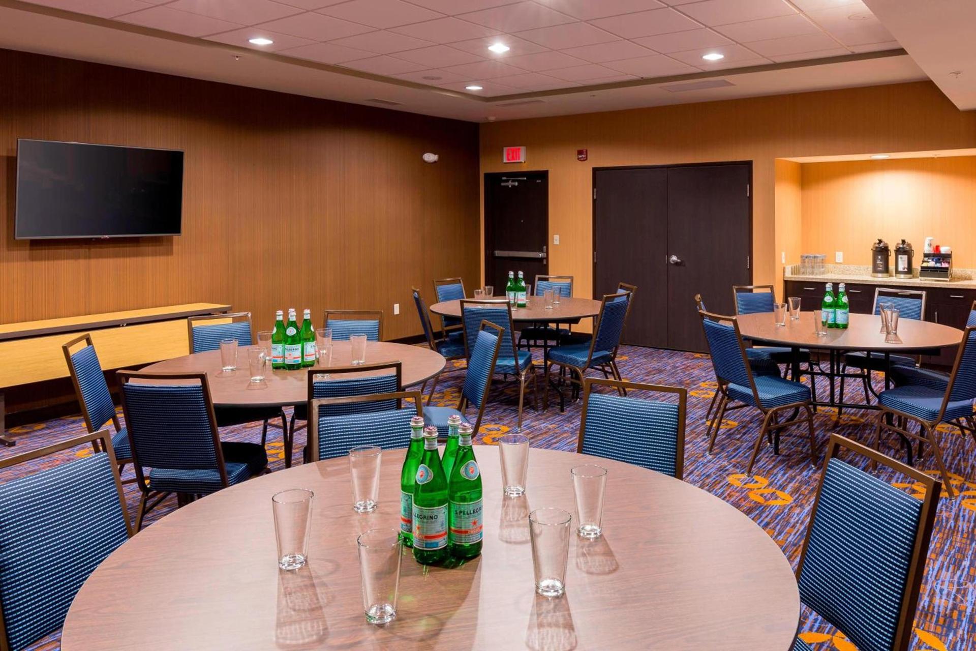 Courtyard by Marriott Bismarck North photo 25