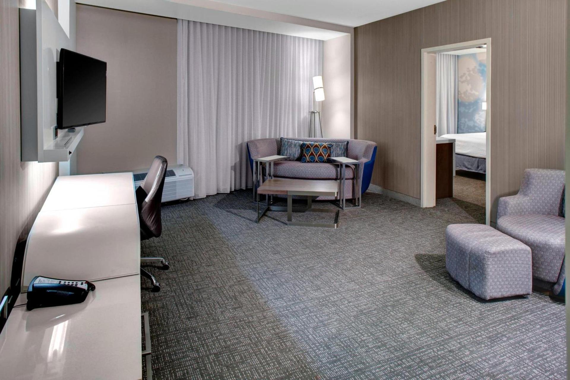 Courtyard by Marriott Carrollton photo 17