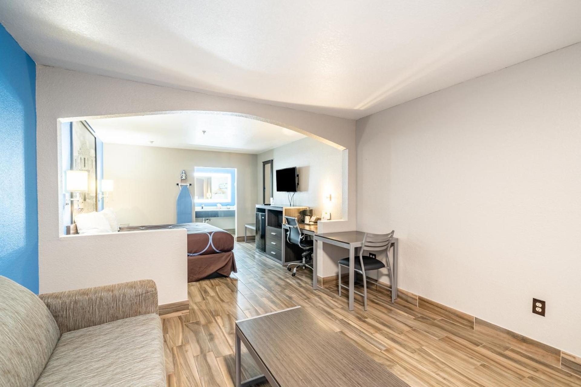 Super 8 by Wyndham San Antonio/Riverwalk Area photo 16