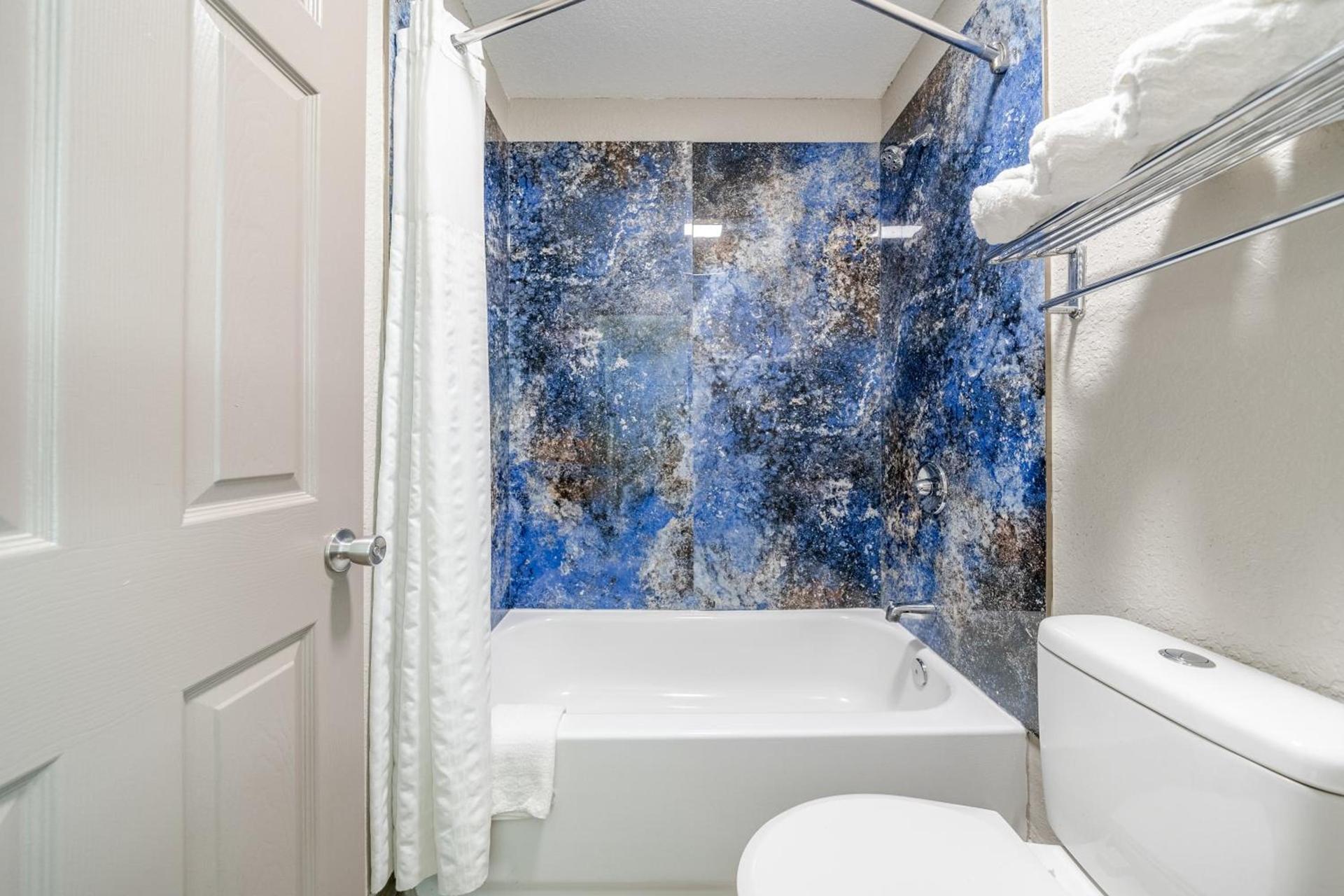 Super 8 by Wyndham San Antonio/Riverwalk Area photo 17
