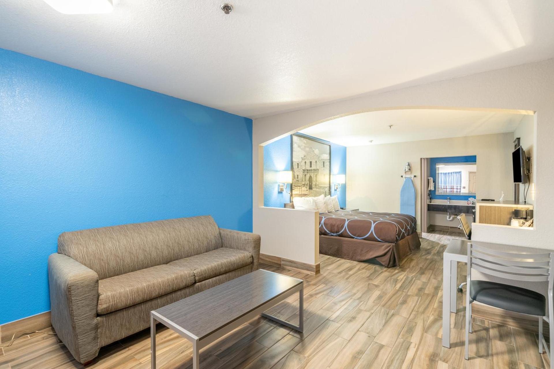 Super 8 by Wyndham San Antonio/Riverwalk Area photo 18