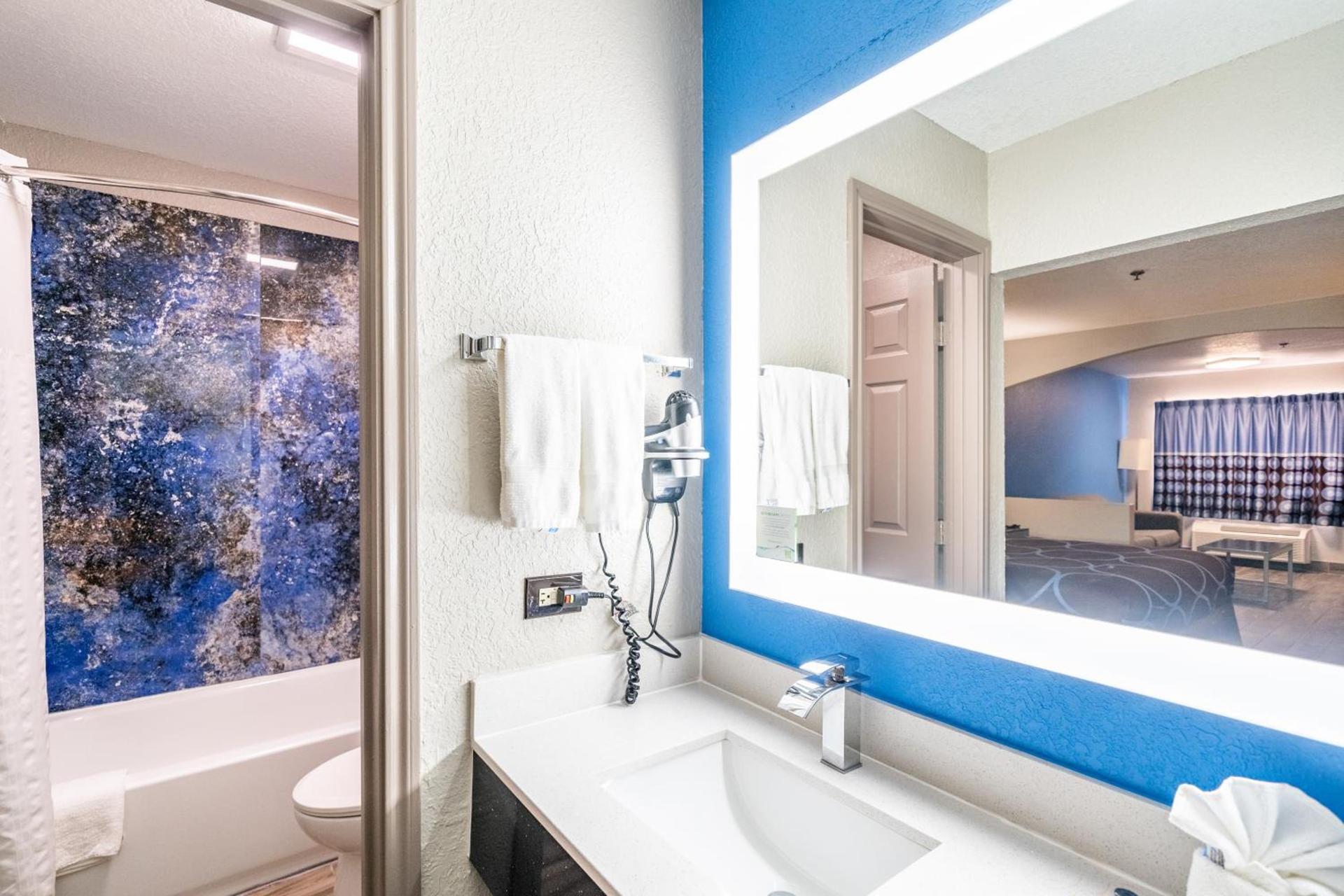 Super 8 by Wyndham San Antonio/Riverwalk Area photo 22
