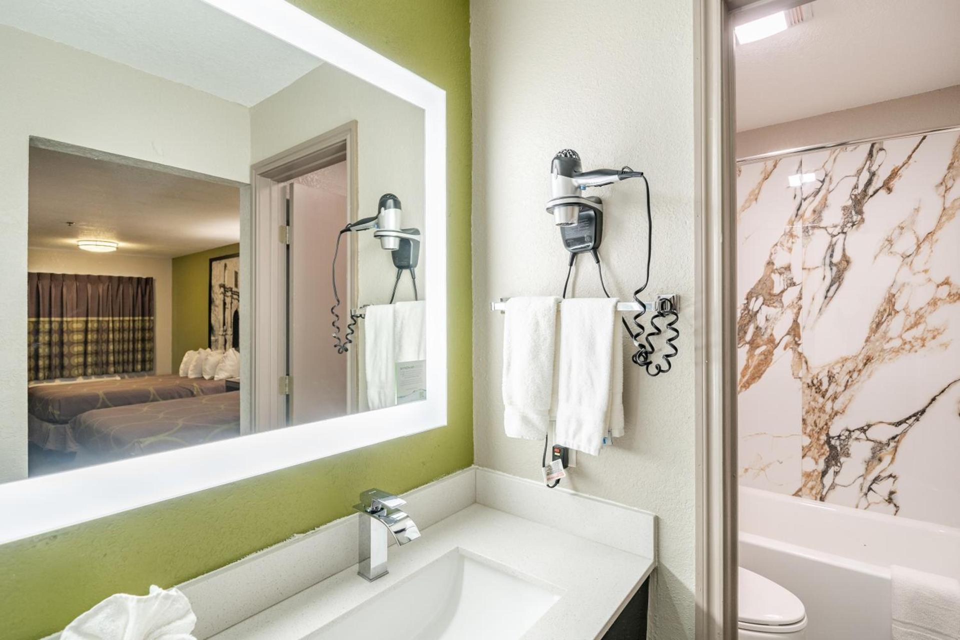 Super 8 by Wyndham San Antonio/Riverwalk Area photo 23