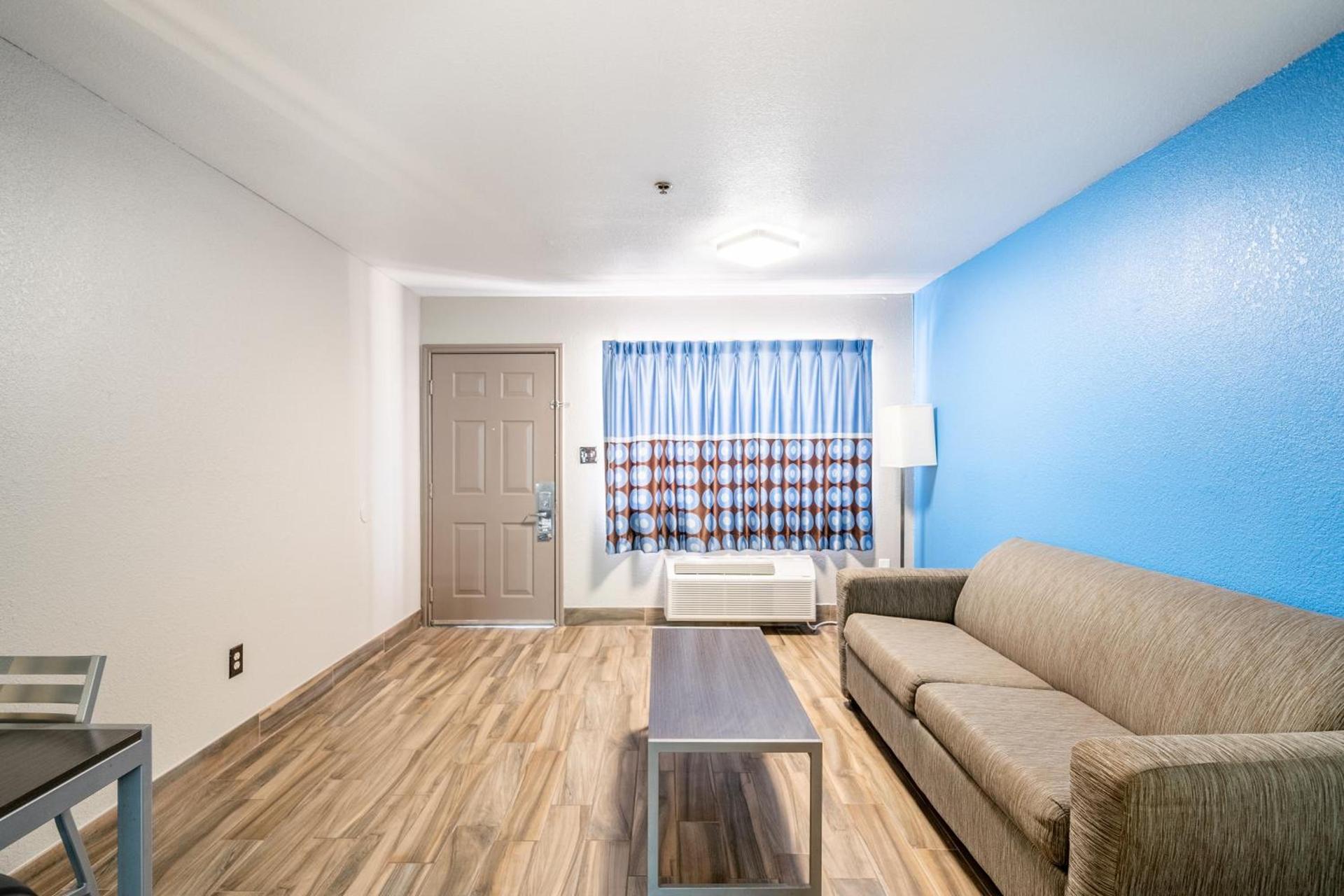 Super 8 by Wyndham San Antonio/Riverwalk Area photo 29
