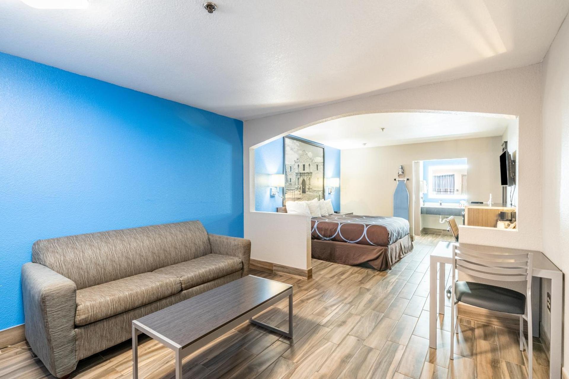 Super 8 by Wyndham San Antonio/Riverwalk Area photo 26