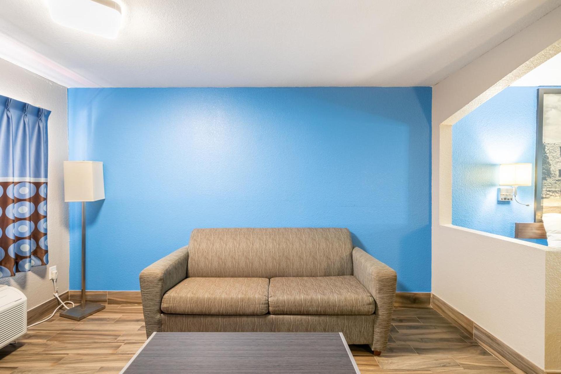 Super 8 by Wyndham San Antonio/Riverwalk Area photo 27