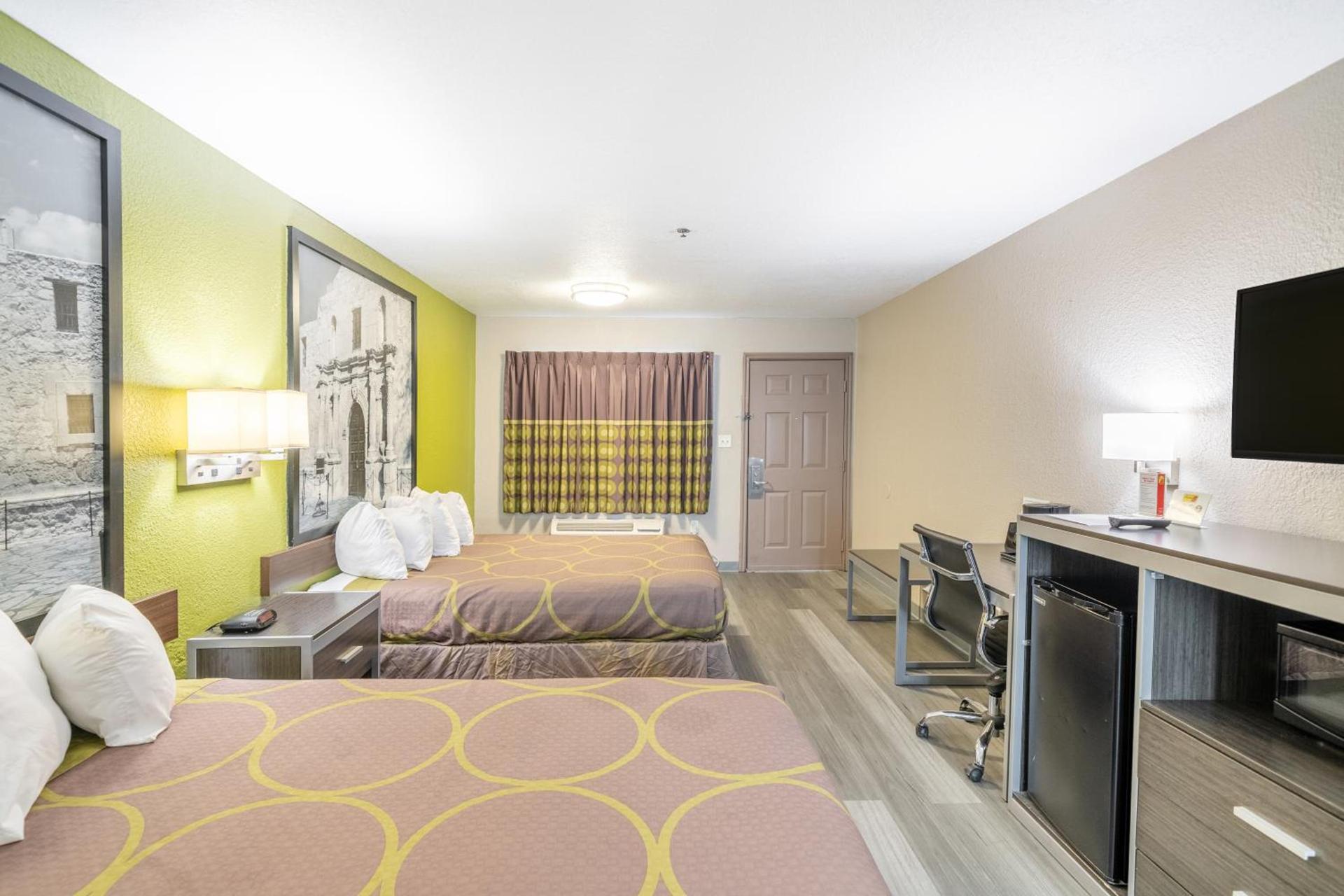 Super 8 by Wyndham San Antonio/Riverwalk Area photo 39