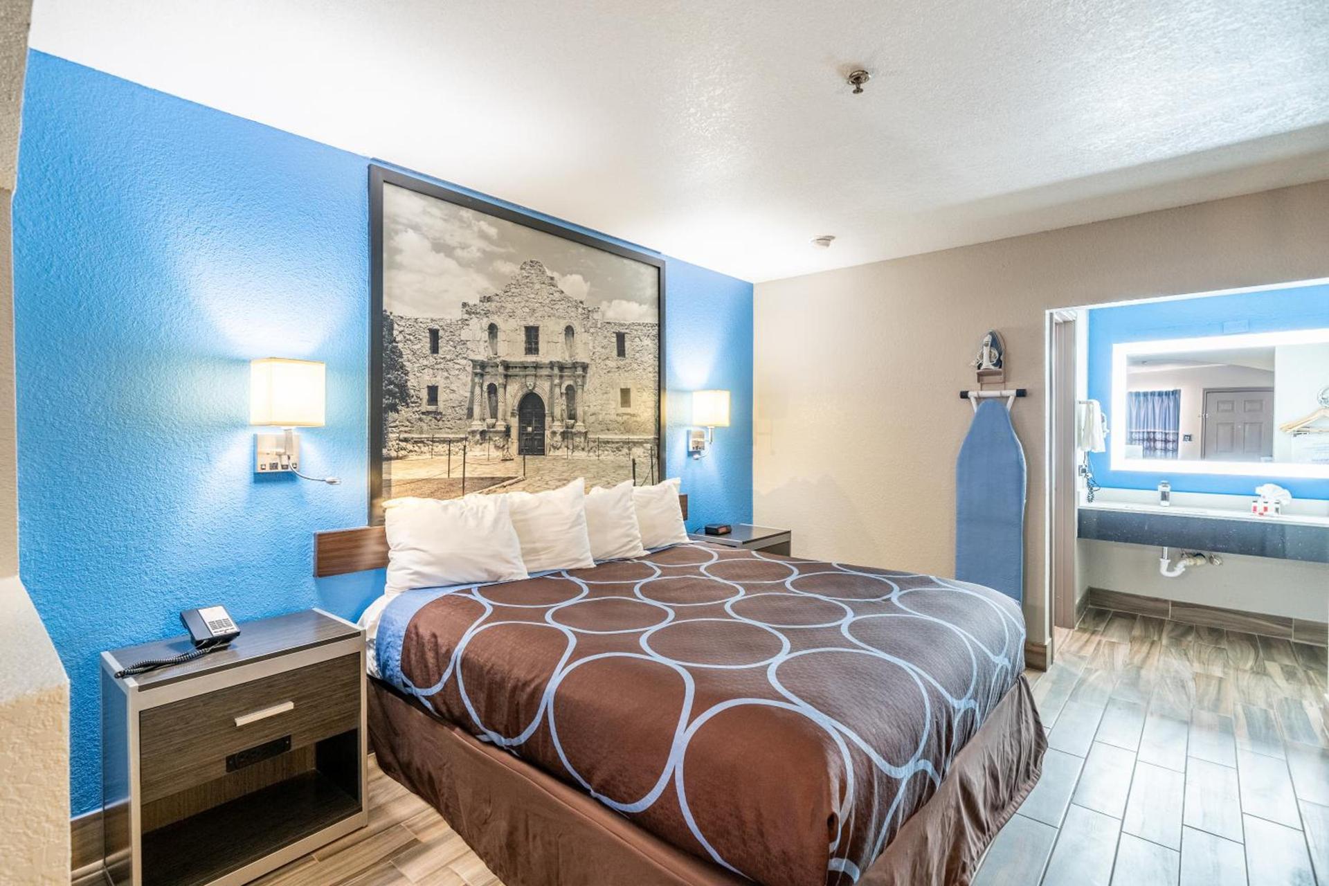 Super 8 by Wyndham San Antonio/Riverwalk Area photo 46
