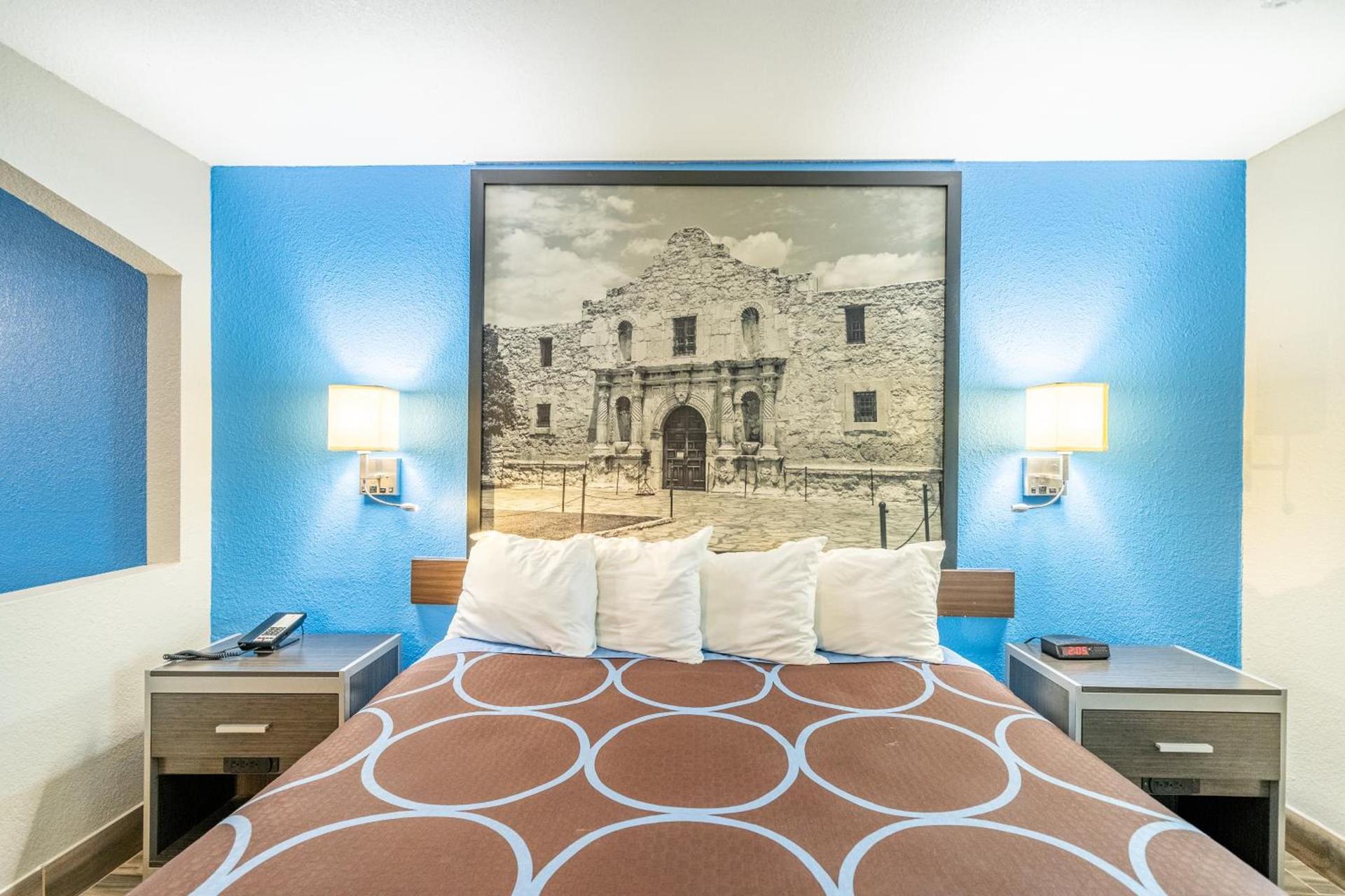 Super 8 by Wyndham San Antonio/Riverwalk Area photo 60