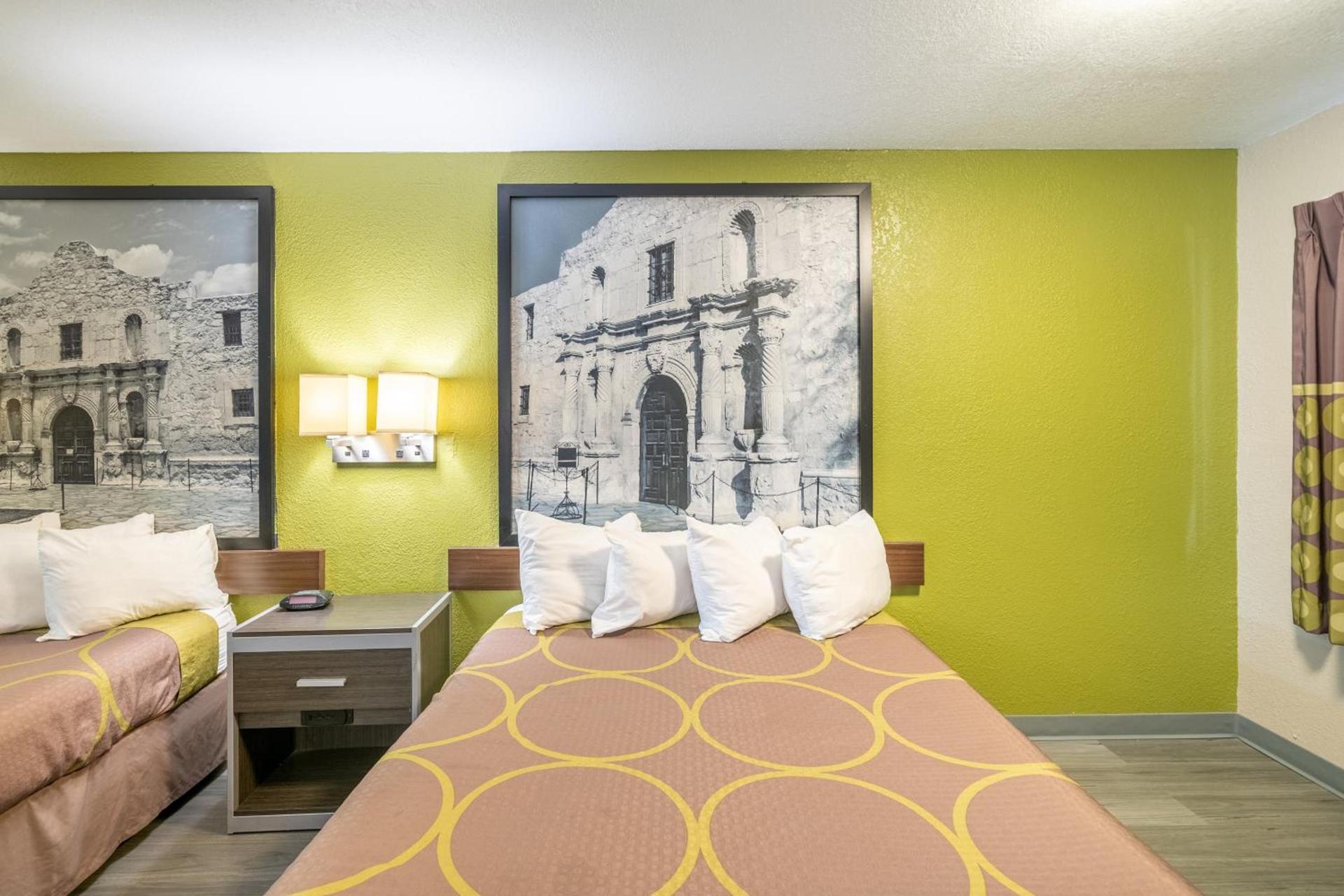 Super 8 by Wyndham San Antonio/Riverwalk Area photo 56