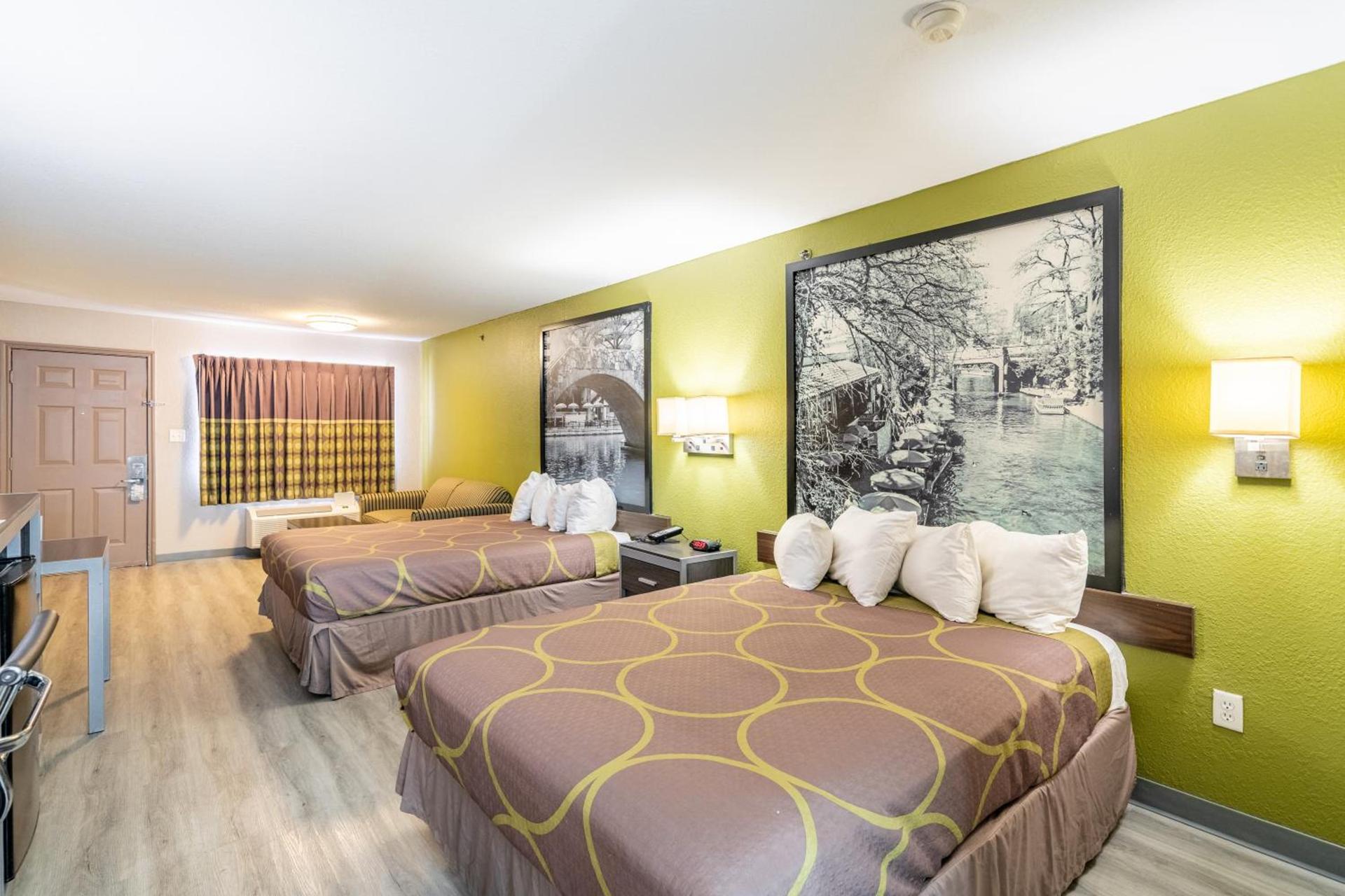 Super 8 by Wyndham San Antonio/Riverwalk Area photo 58