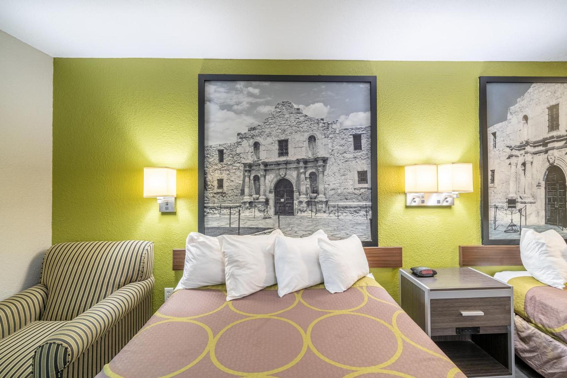 Super 8 by Wyndham San Antonio/Riverwalk Area photo 63
