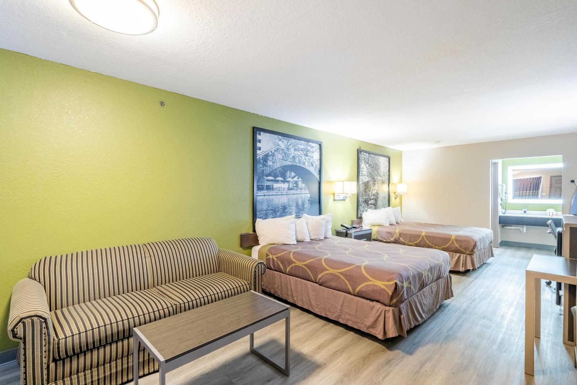 Super 8 by Wyndham San Antonio/Riverwalk Area photo 73