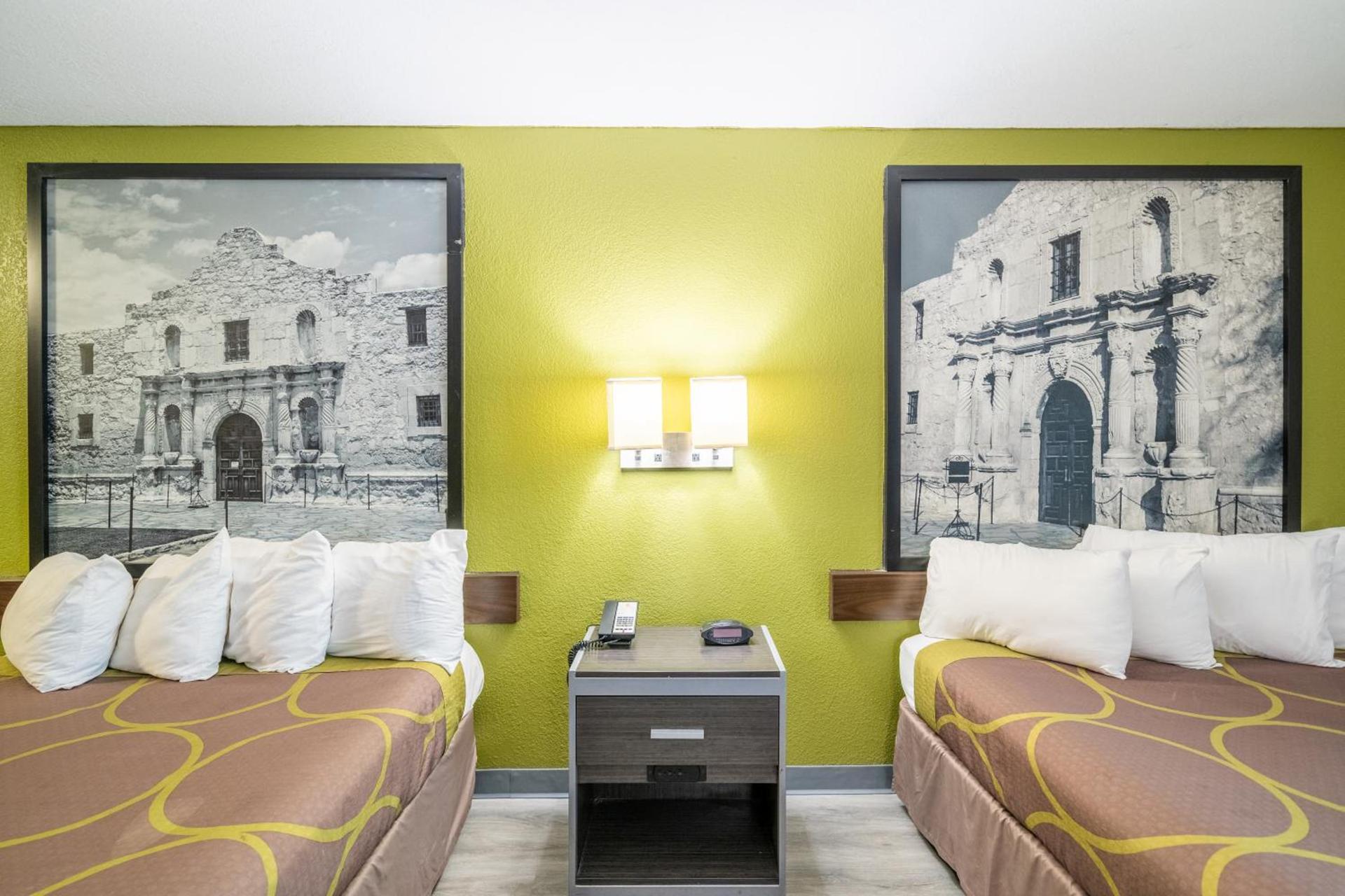 Super 8 by Wyndham San Antonio/Riverwalk Area photo 66