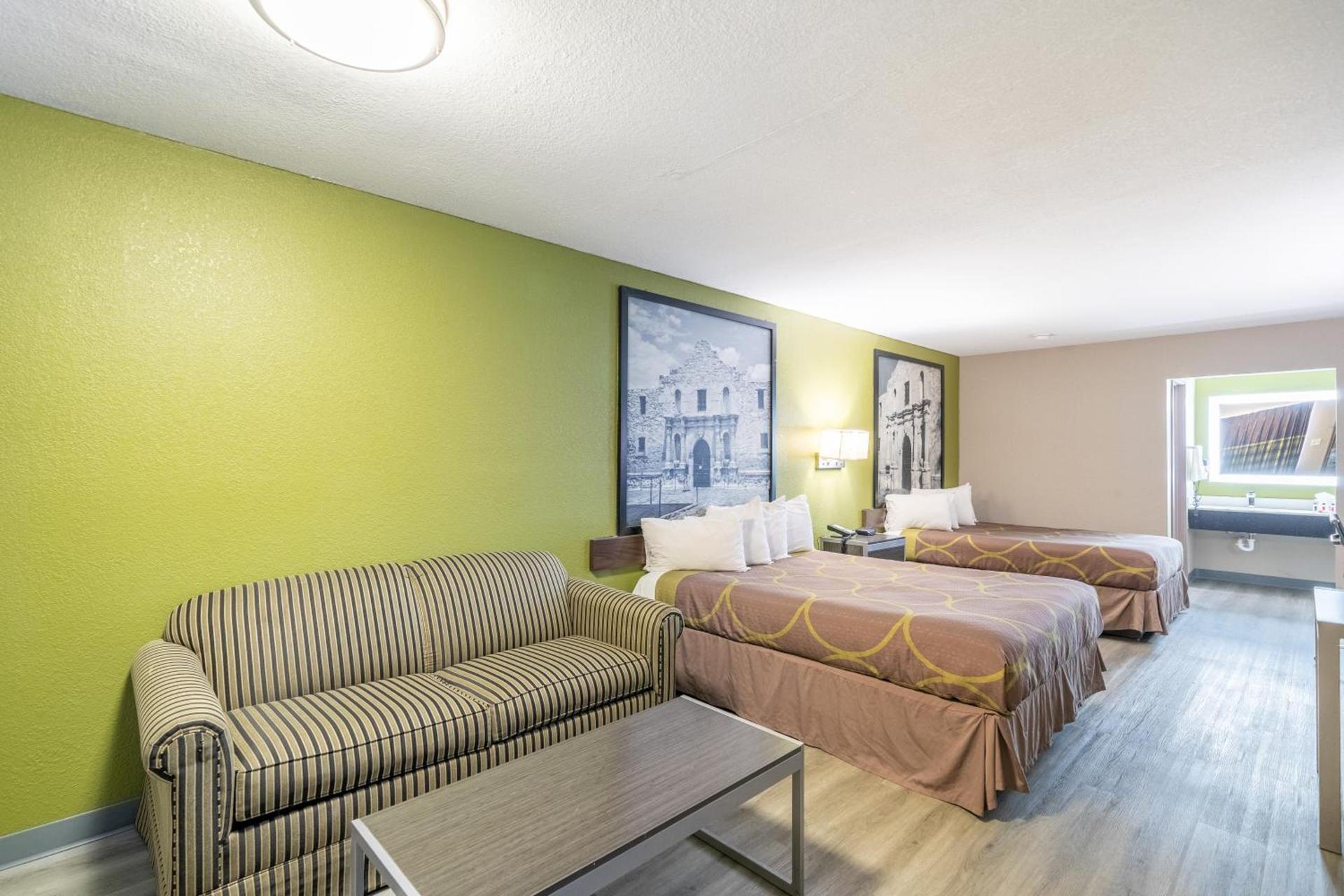 Super 8 by Wyndham San Antonio/Riverwalk Area photo 65