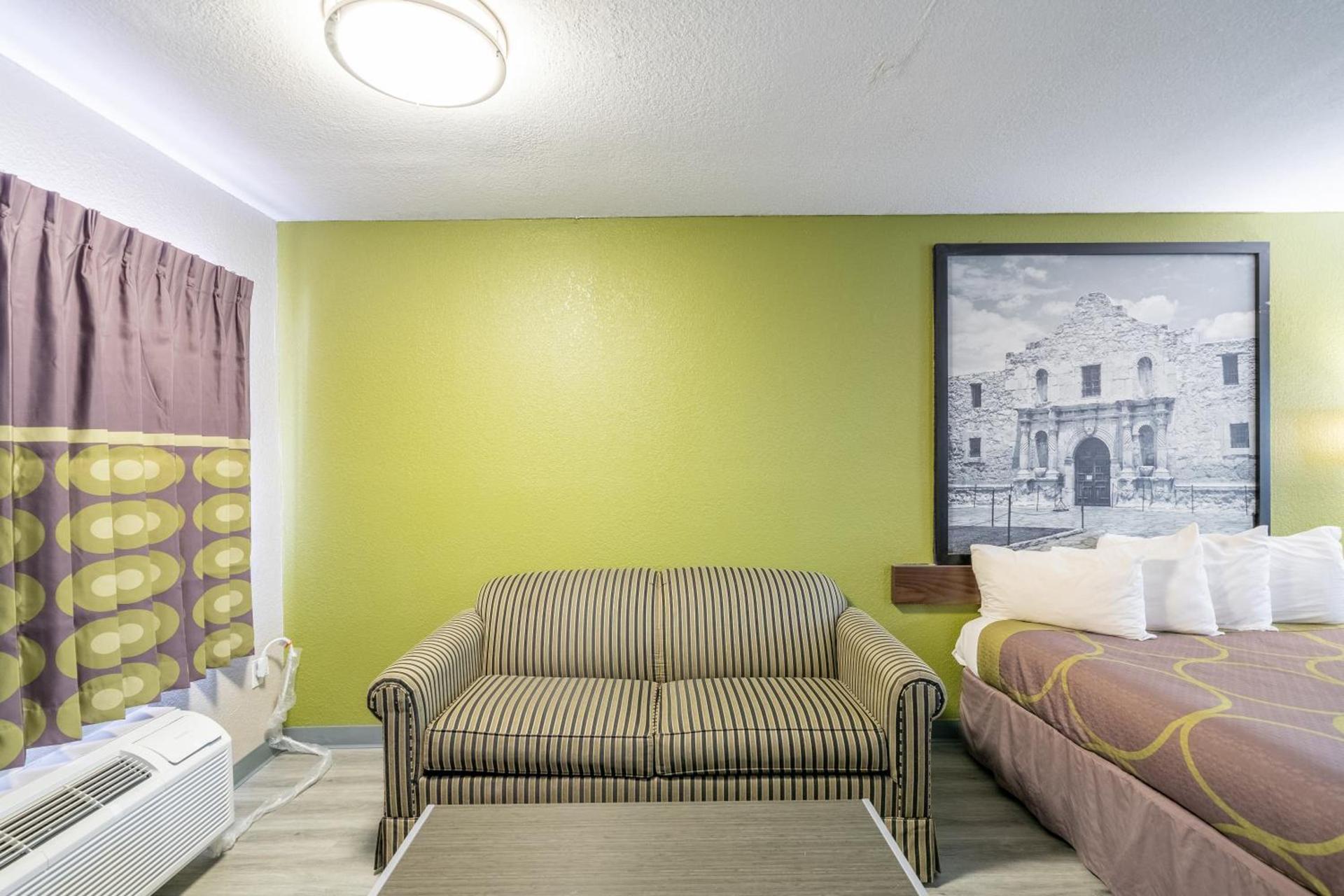 Super 8 by Wyndham San Antonio/Riverwalk Area photo 67