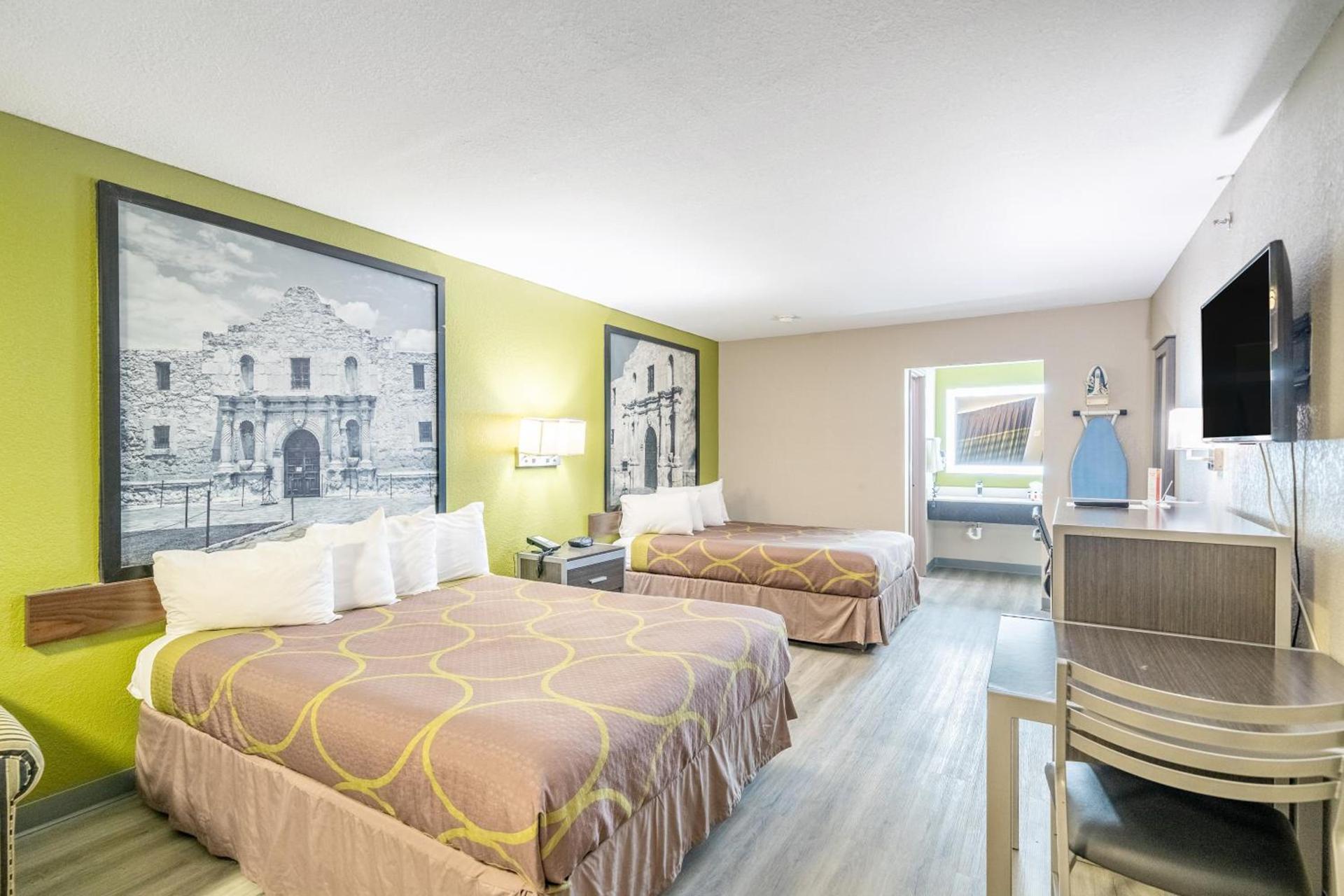 Super 8 by Wyndham San Antonio/Riverwalk Area photo 69