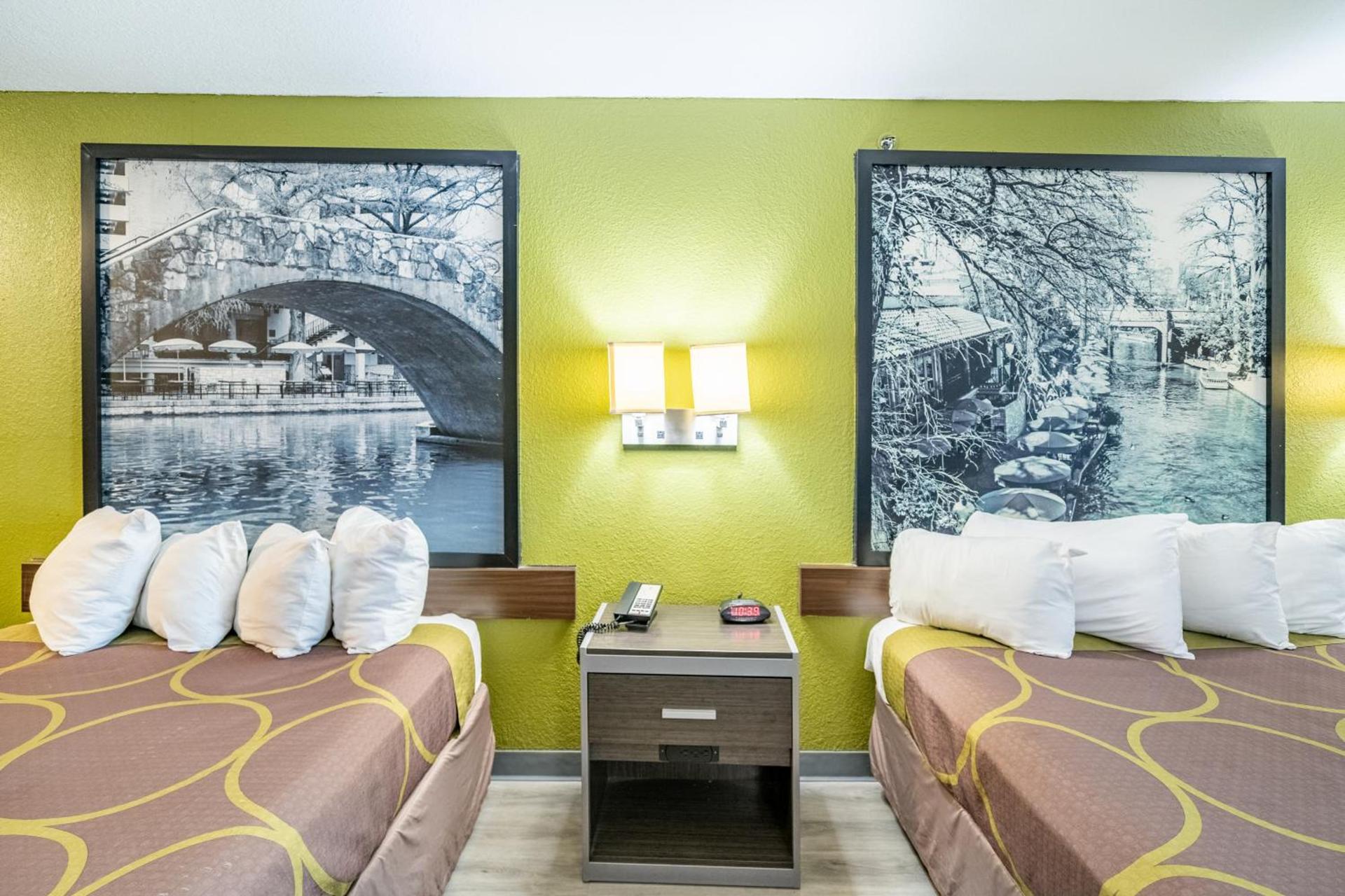 Super 8 by Wyndham San Antonio/Riverwalk Area photo 72