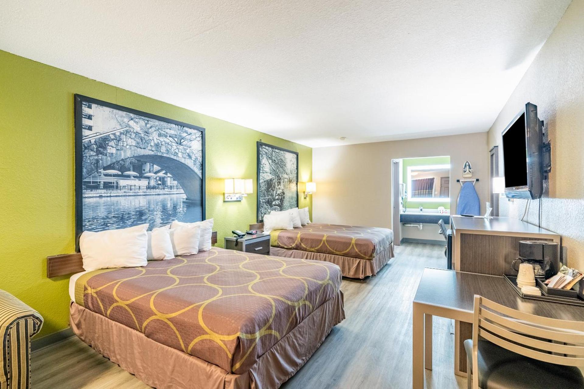 Super 8 by Wyndham San Antonio/Riverwalk Area photo 80