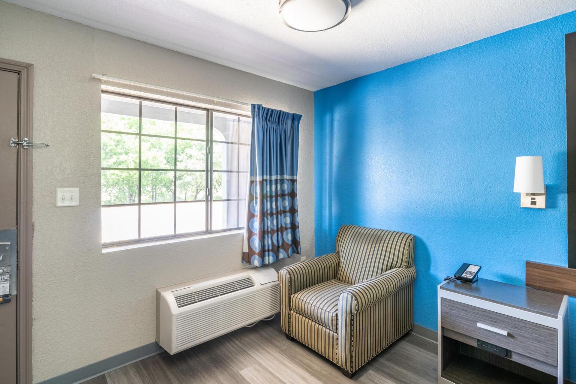 Super 8 by Wyndham San Antonio/Riverwalk Area photo 85