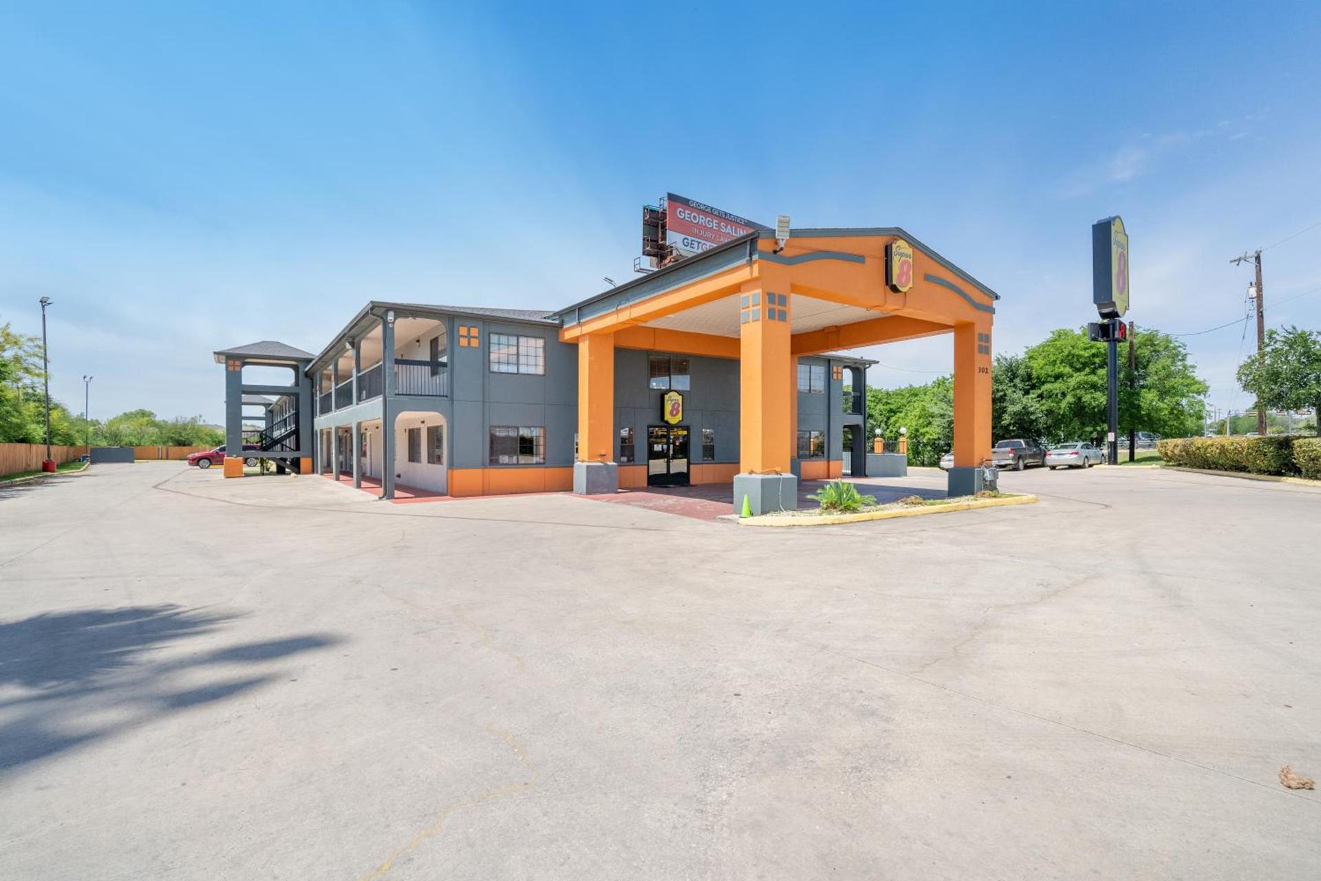 Super 8 by Wyndham San Antonio/Riverwalk Area photo 97