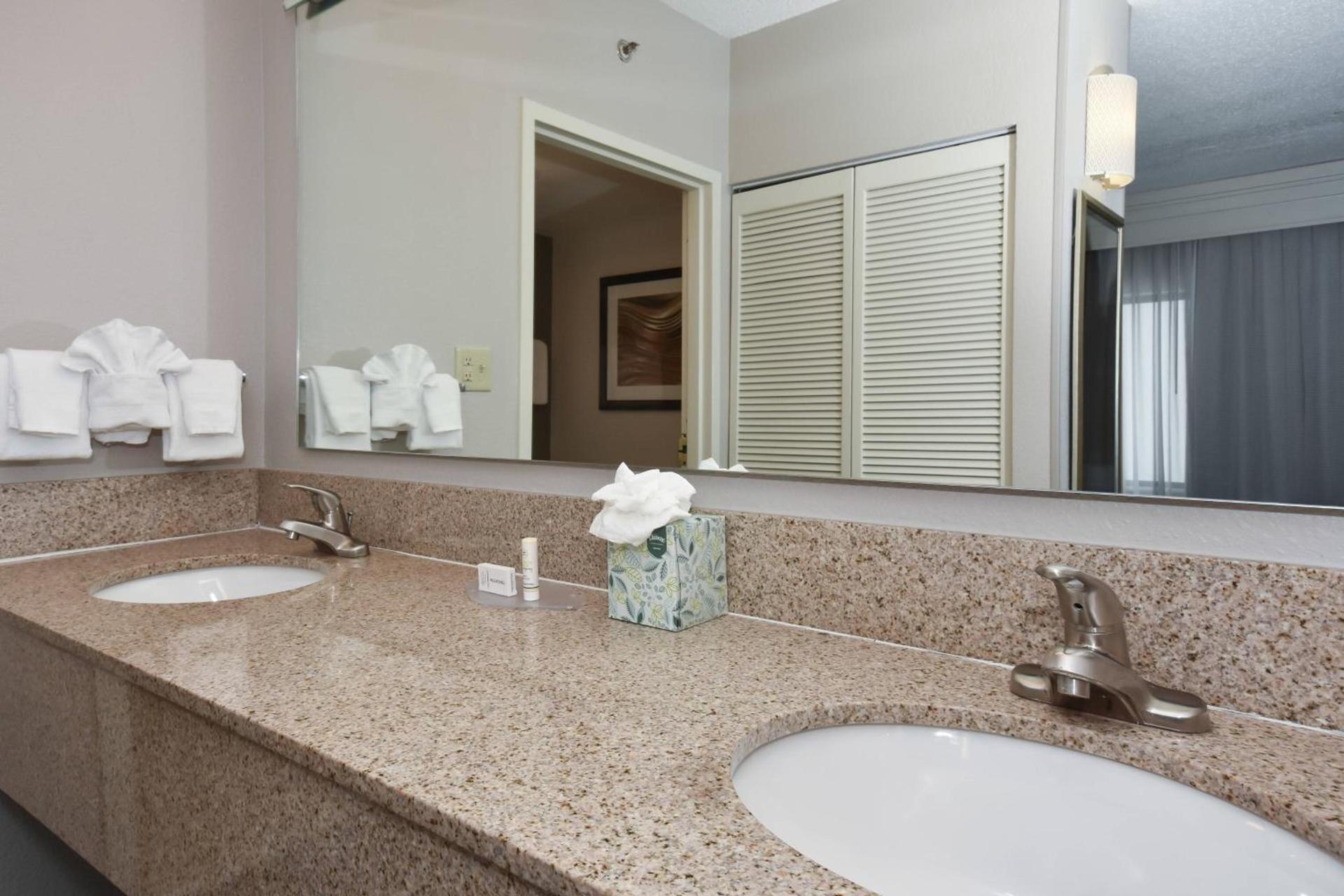 Courtyard by Marriott Charlotte Matthews photo 32