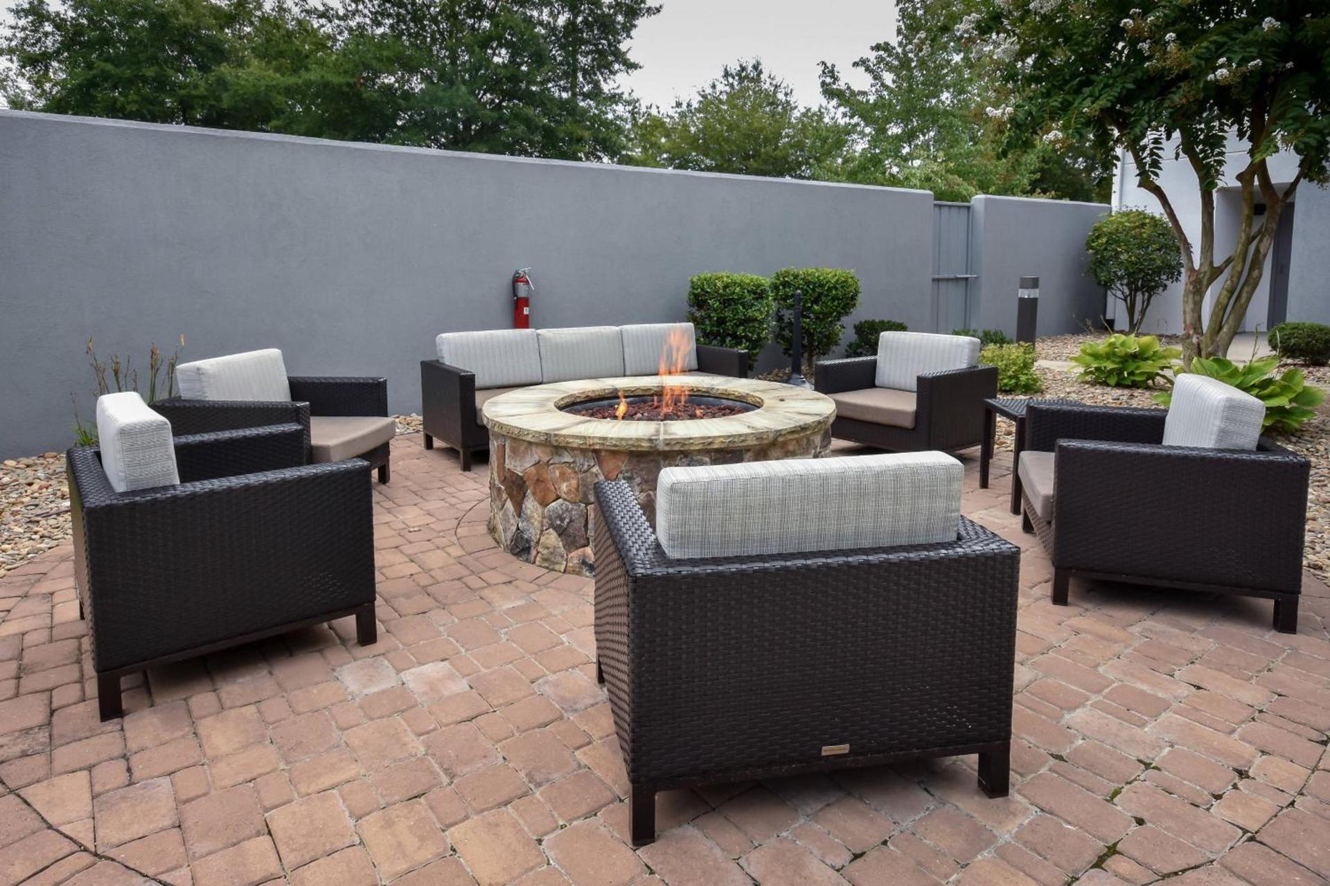 Courtyard by Marriott Charlotte Matthews photo 33