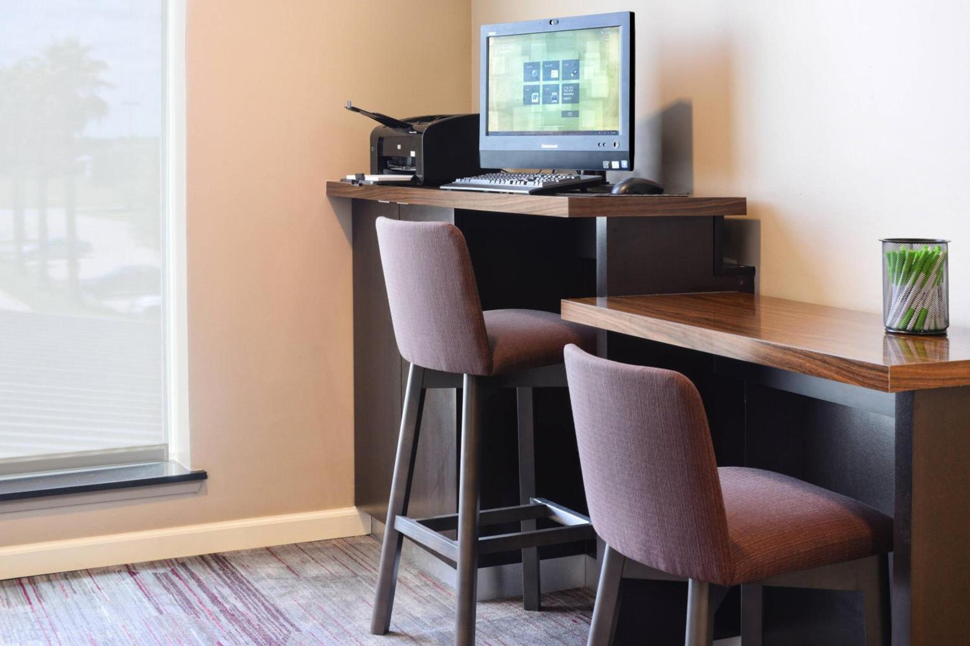 Courtyard Marriott Houston Pearland photo 12