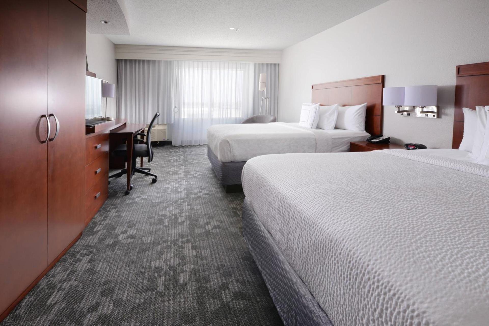 Courtyard Marriott Houston Pearland photo 4
