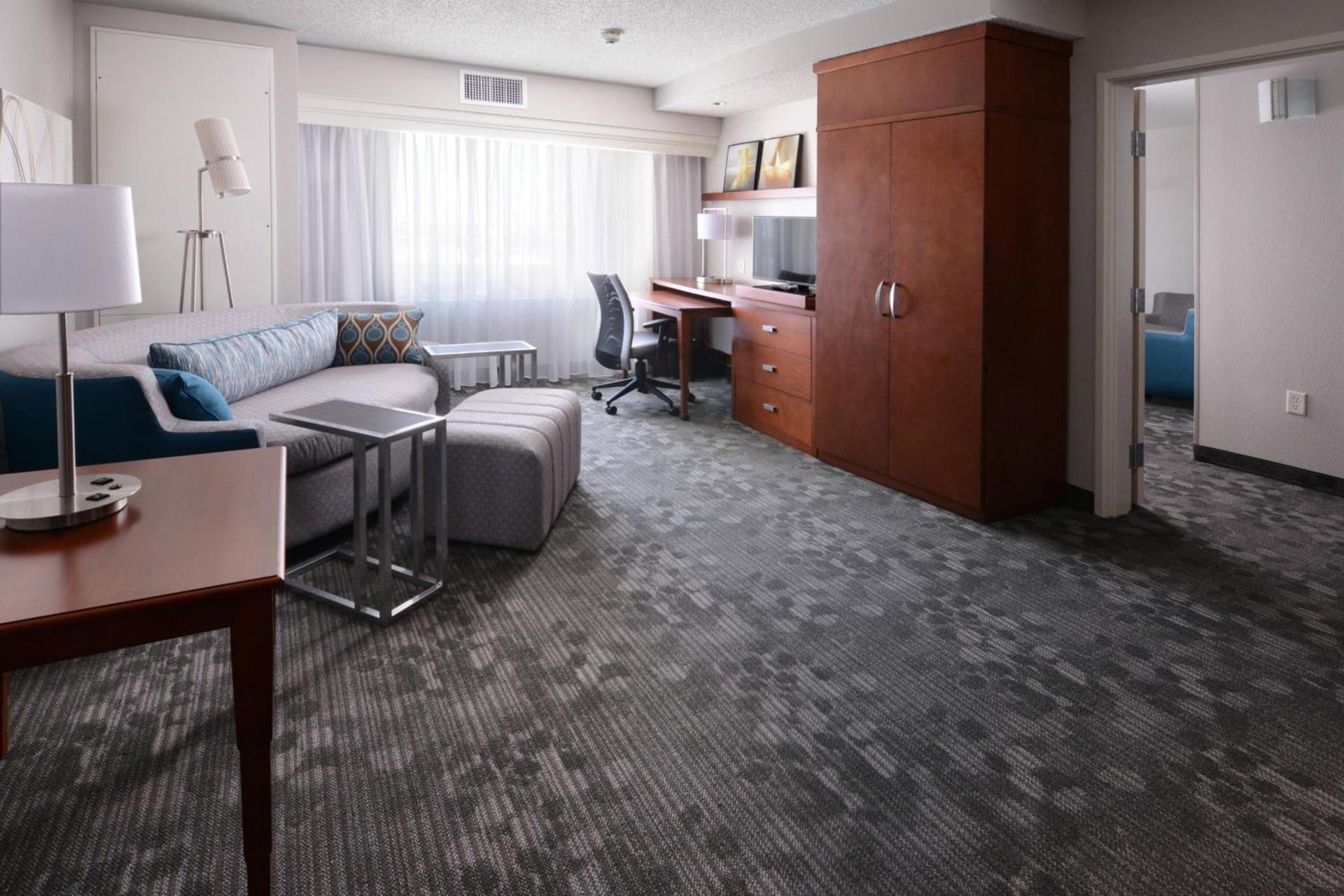 Courtyard Marriott Houston Pearland photo 8