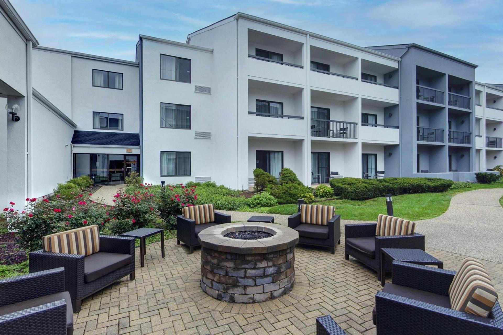 Courtyard Chicago Glenview/Northbrook photo 19