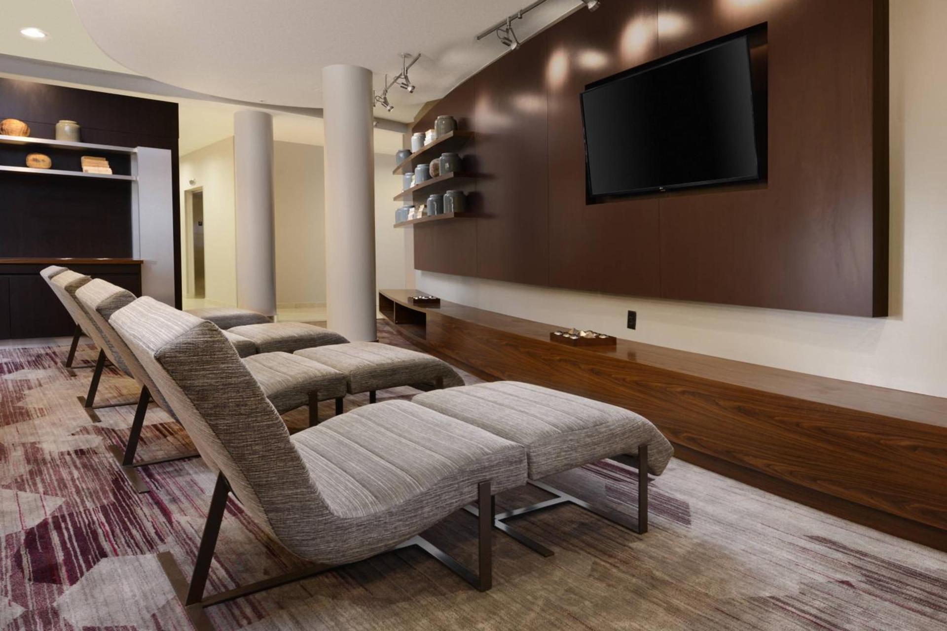 Courtyard Marriott Houston Pearland photo 2