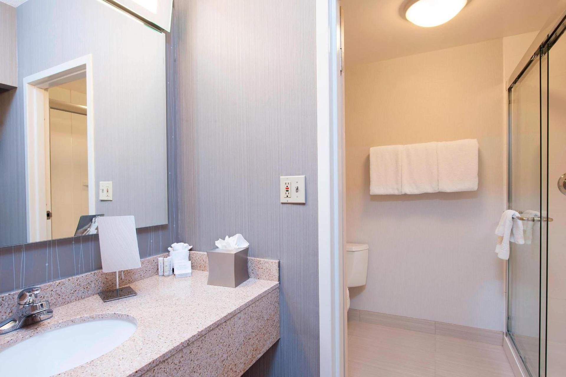 Courtyard Chicago Glenview/Northbrook photo 11